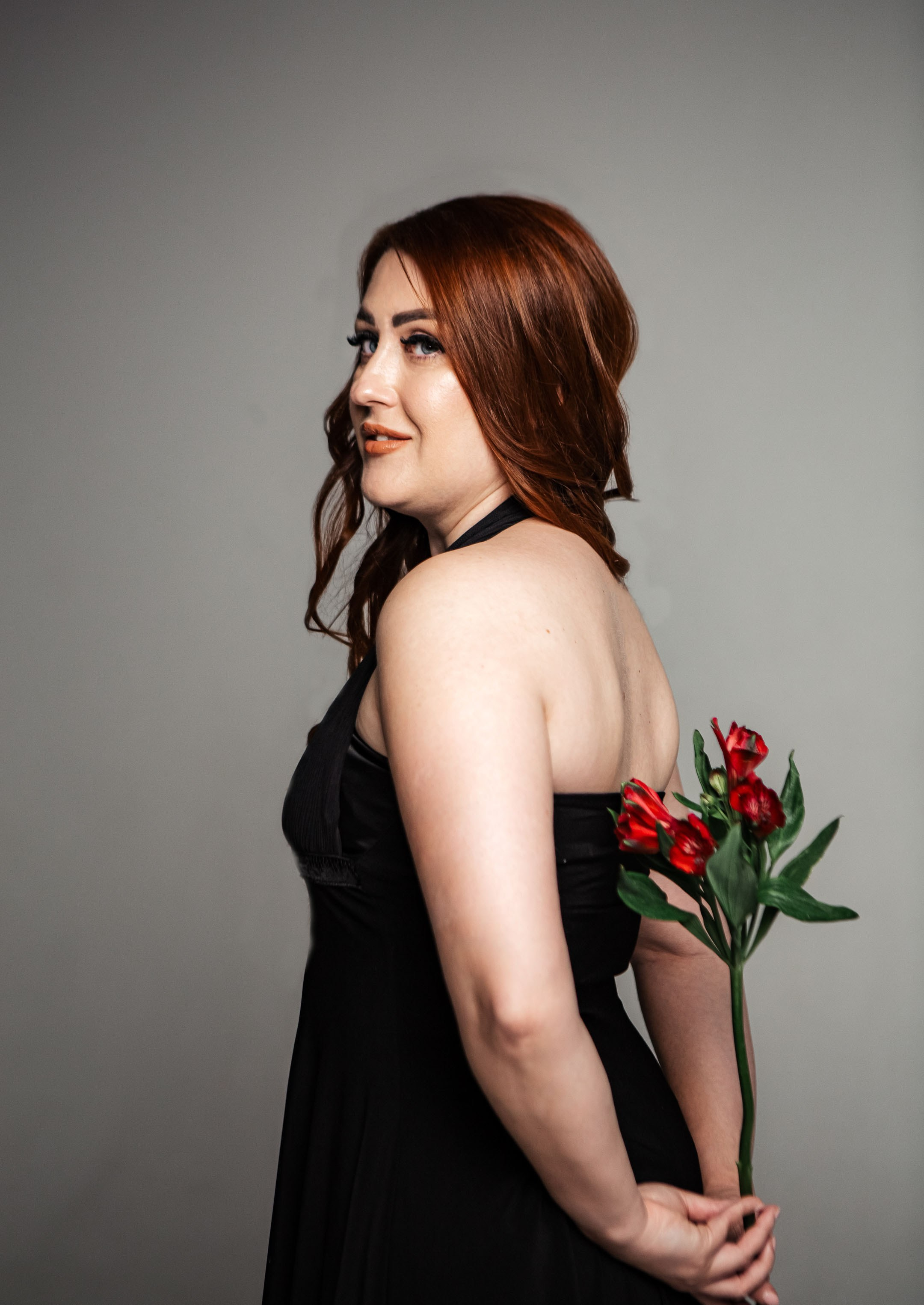 Девушка и цветы. Фотограф Тверь|Москва|Волоколамск| Отт Кристина