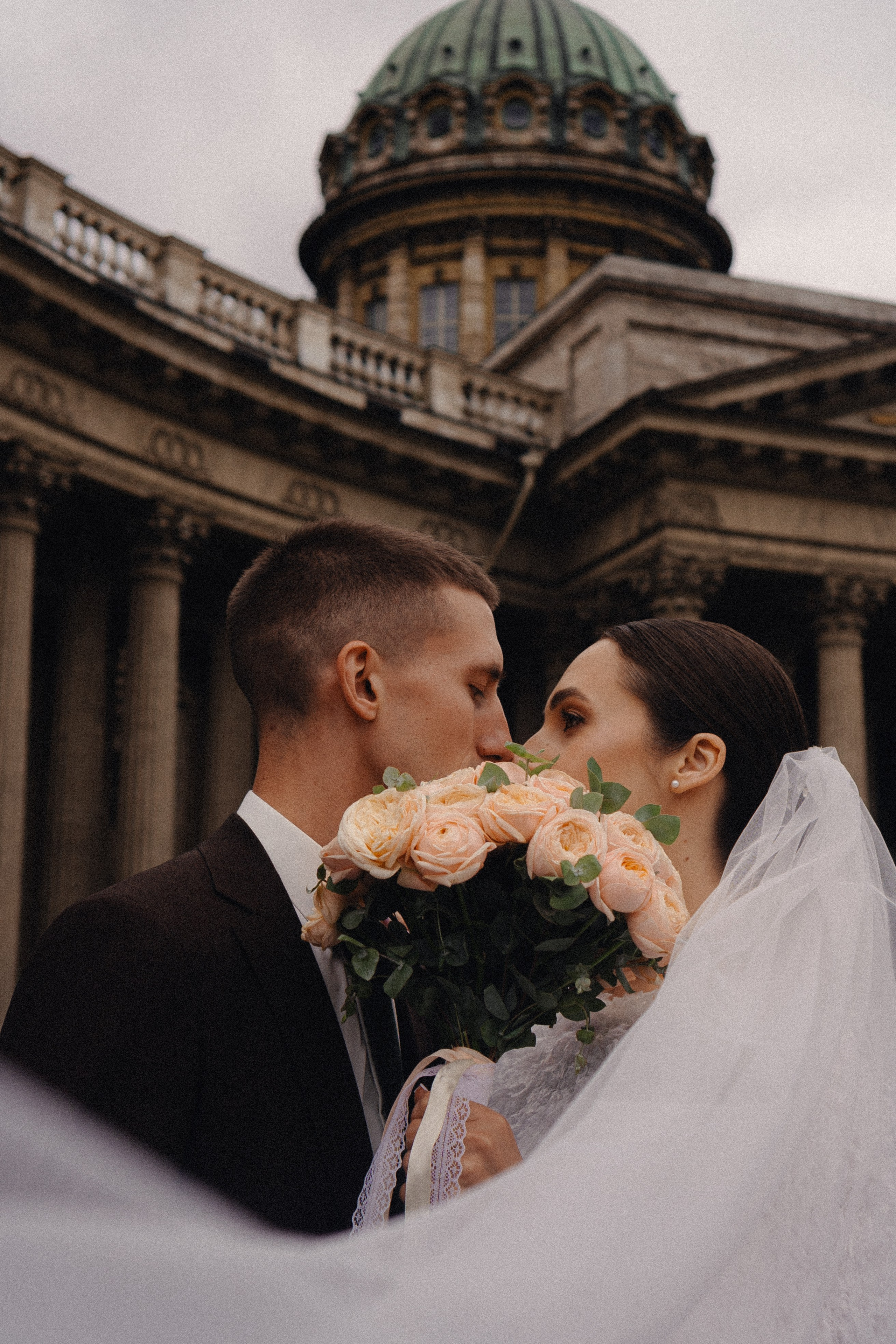 СВАДЕБНАЯ ПРОГУЛКА В САНТК-ПЕТЕРБУРГЕ (ИСАКИЕВСКИЙ СОБОР, ЗИМНЯЯ КАНАВКА, ЭРМИТАЖ И БОЛЬШАЯ МОРСКАЯ УЛИЦА). Профессиональный фотограф, Санкт-Петербург — Виктория Богомолова