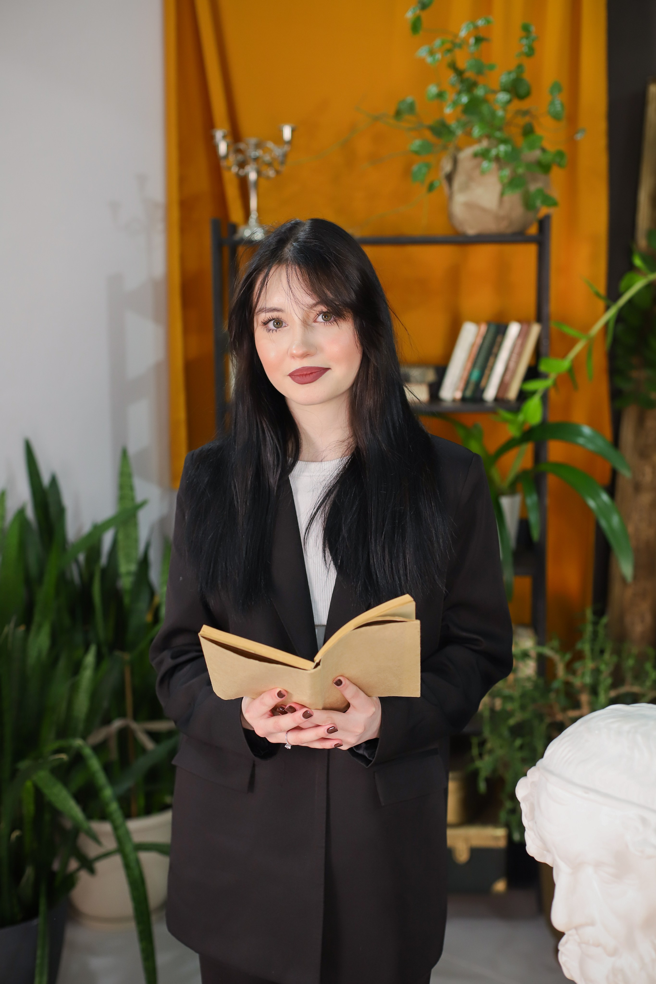 В крутой зелёной студии. Фотограф в Сургуте Брызгунова Анастасия