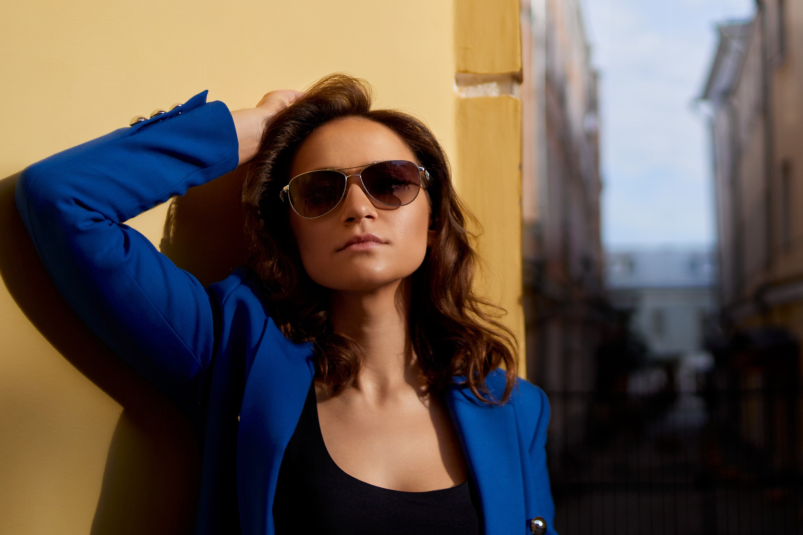 Контрастный фон без глубины резкости: Искусство выделения объекта. Портретный фотограф в Москве Виталий Сабирзянов