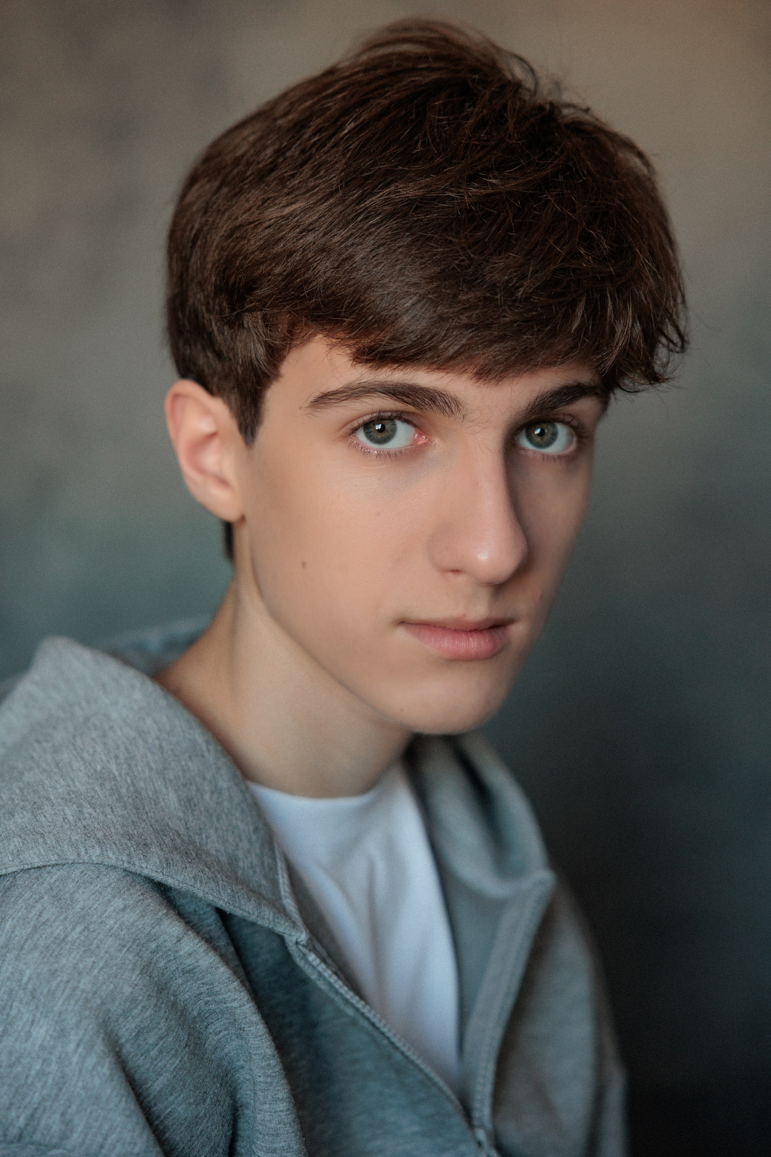 АРТЁМ. Я фотограф из Москвы к Вашим услугам