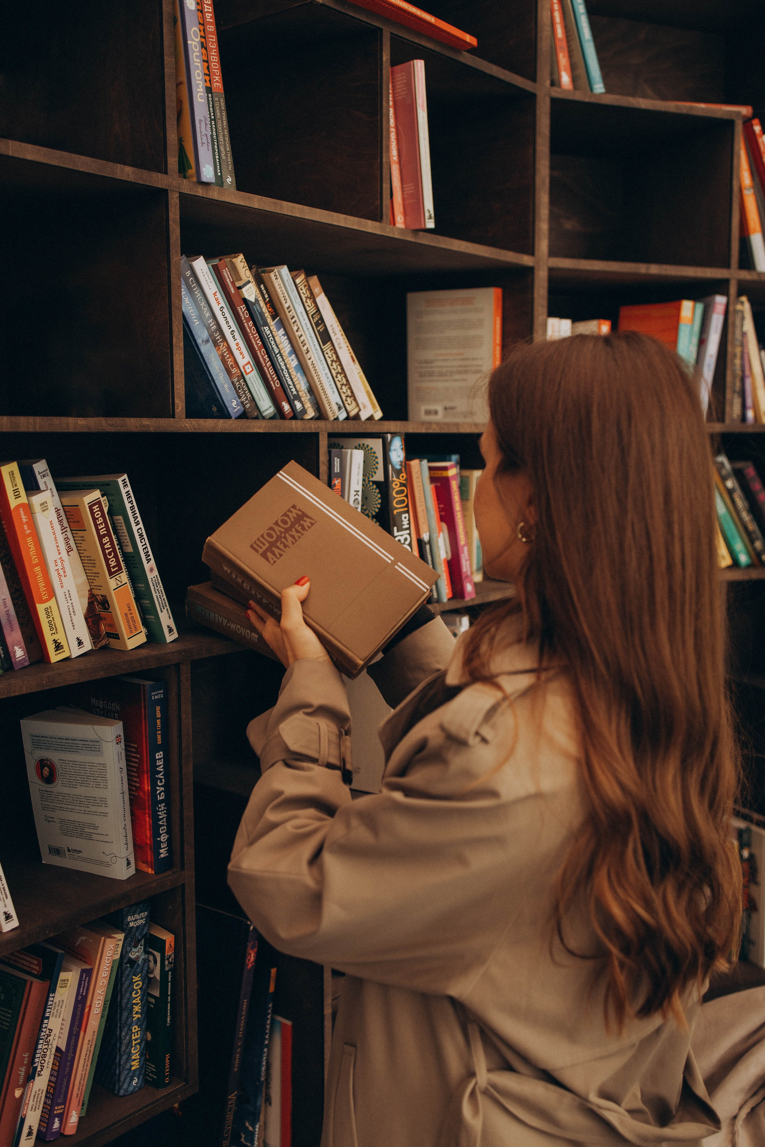 Ирина лесная библиотека. Фотограф lifestylе в Москве Пшеничная Анастасия