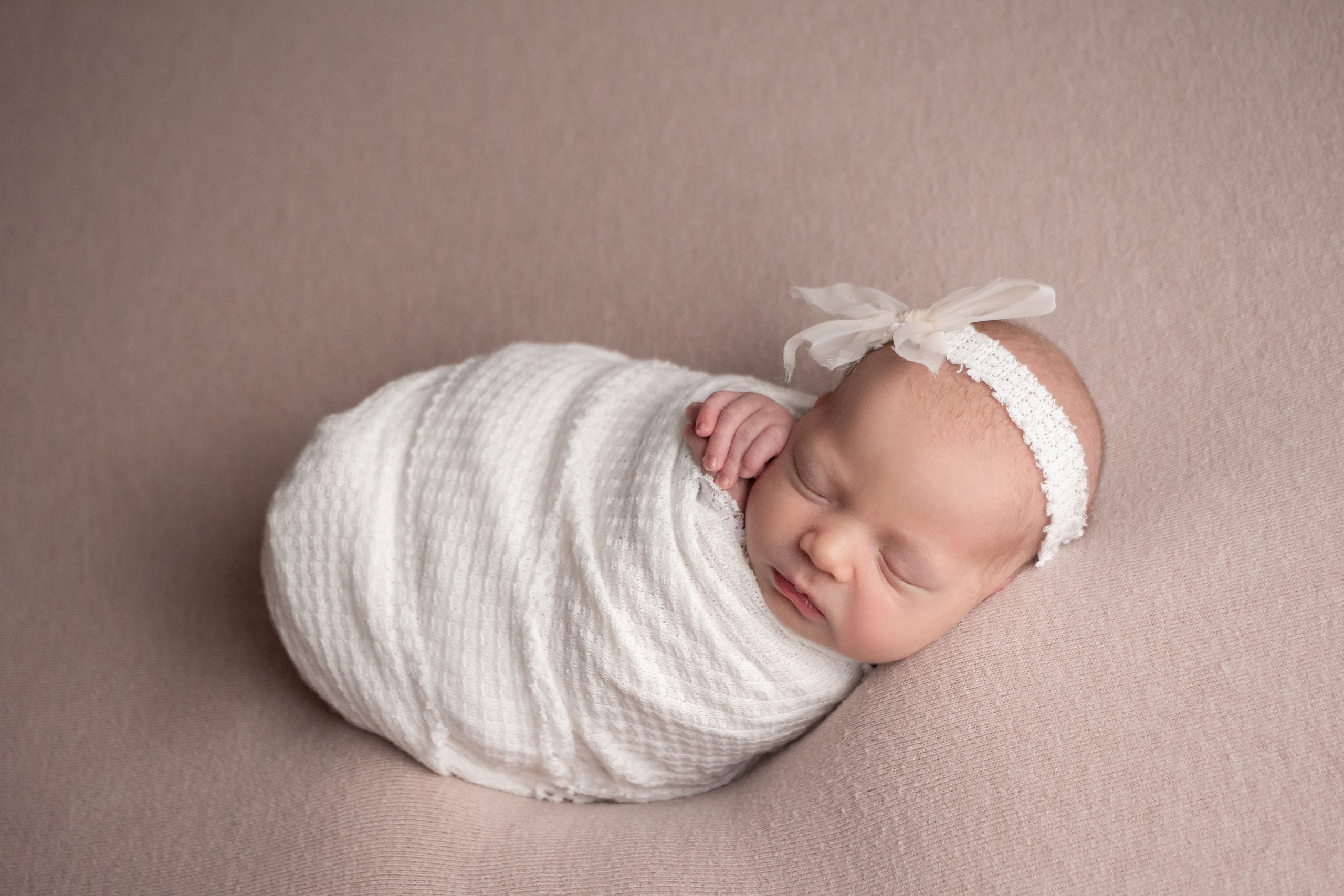 Классический стиль newborn. Фотограф новорождённых Анапа Елена Кушнарь