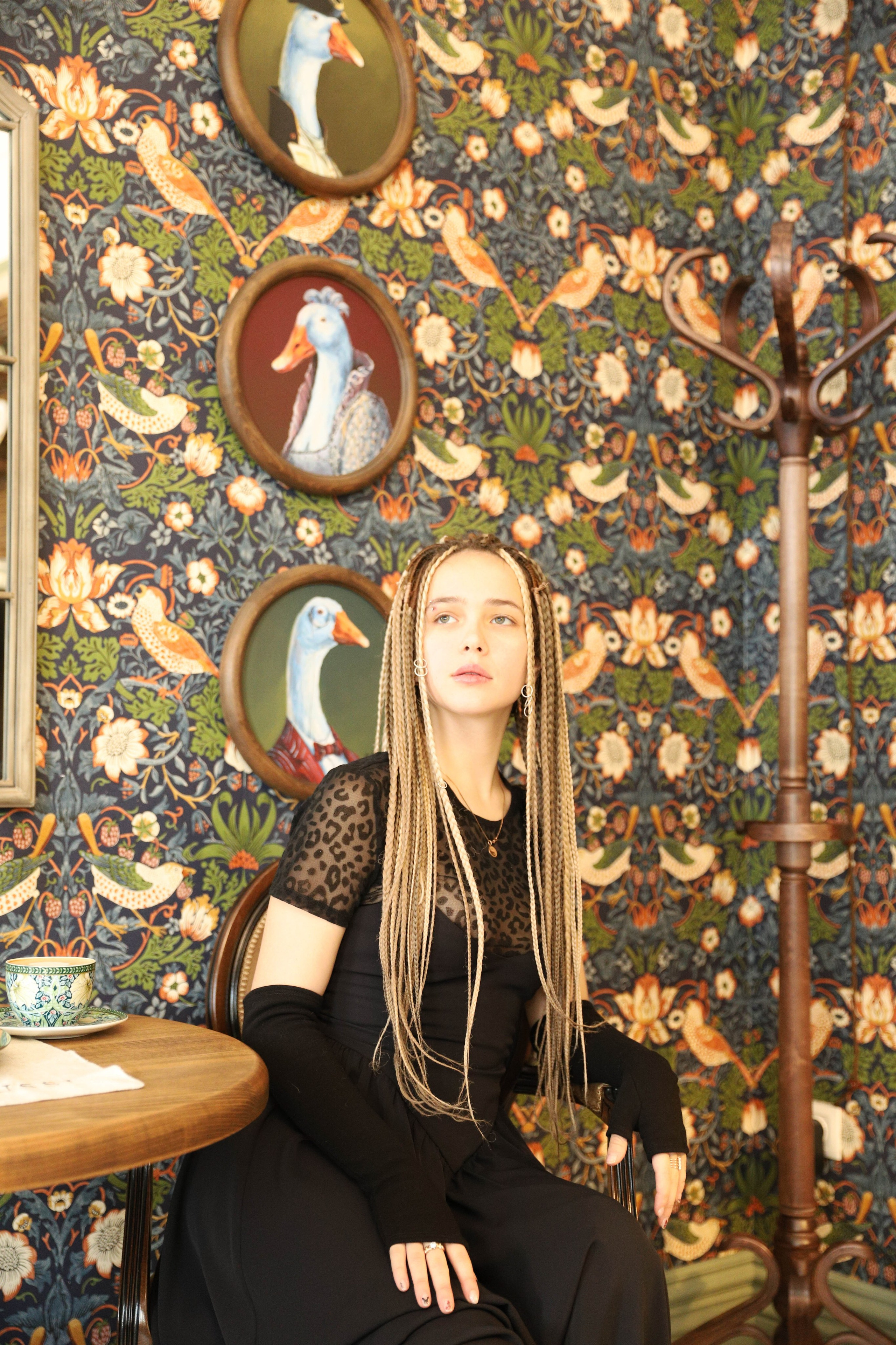 ВЕРОНИКА. ФОТОСЕССИЯ В КАФЕ. Портретный фотограф в Краснодаре Надежда Елынко