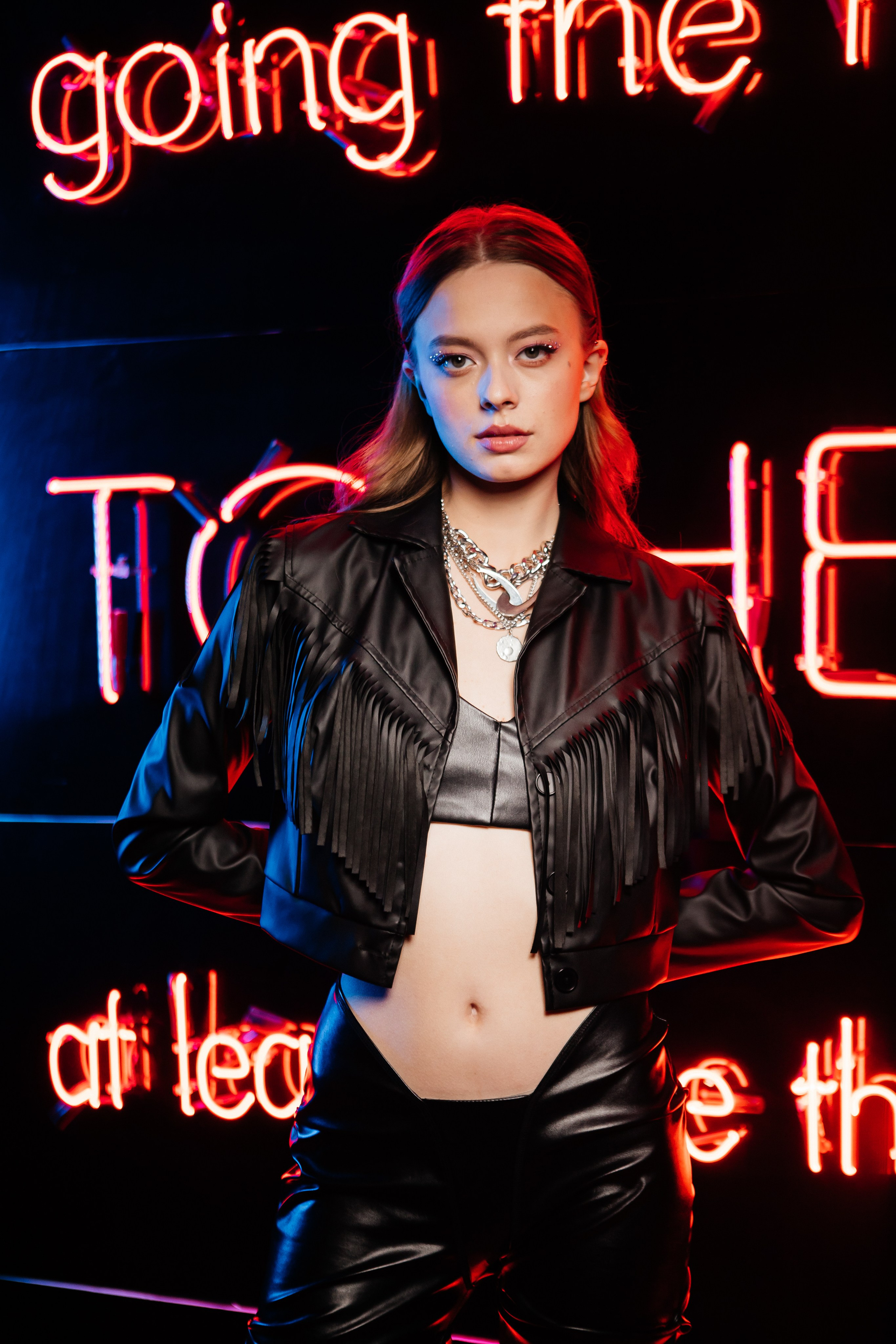 Женский портрет. женская фотосессия в иркутске. студийная фотосессия иркутск. Фотограф. женский фотограф. Фотографирую девушек в студии. 