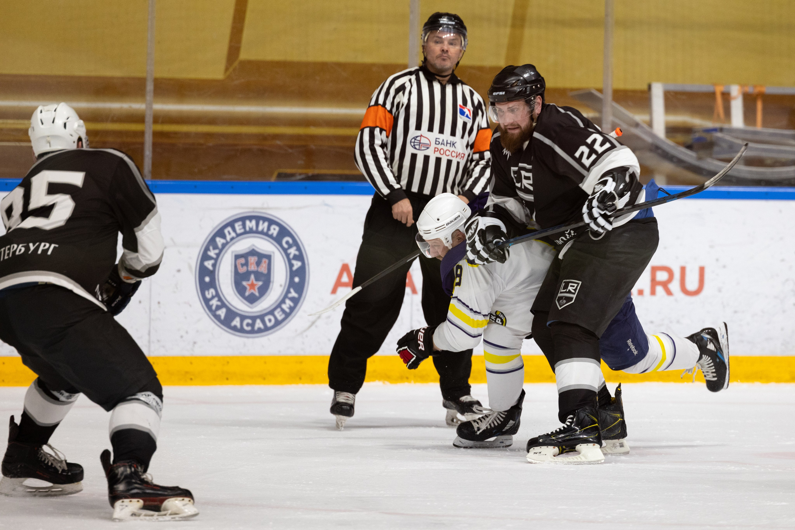 Бульдозер vs. LR-строй. Фотограф Александр Заломаев
