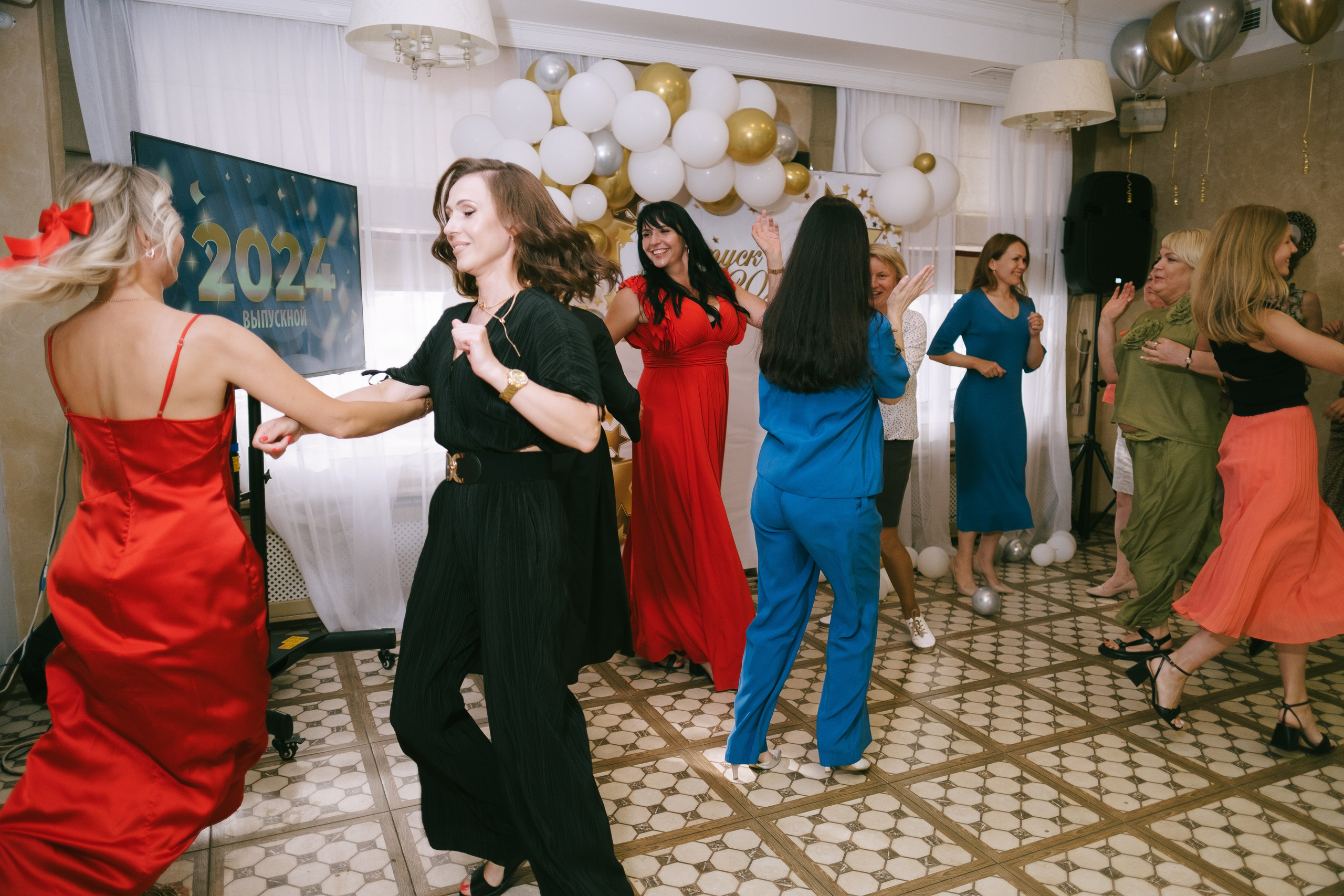 Выпускной школа 33. Свадебный и репортажной фотограф Денис Ожигин в Краснодаре и Краснодарском крае