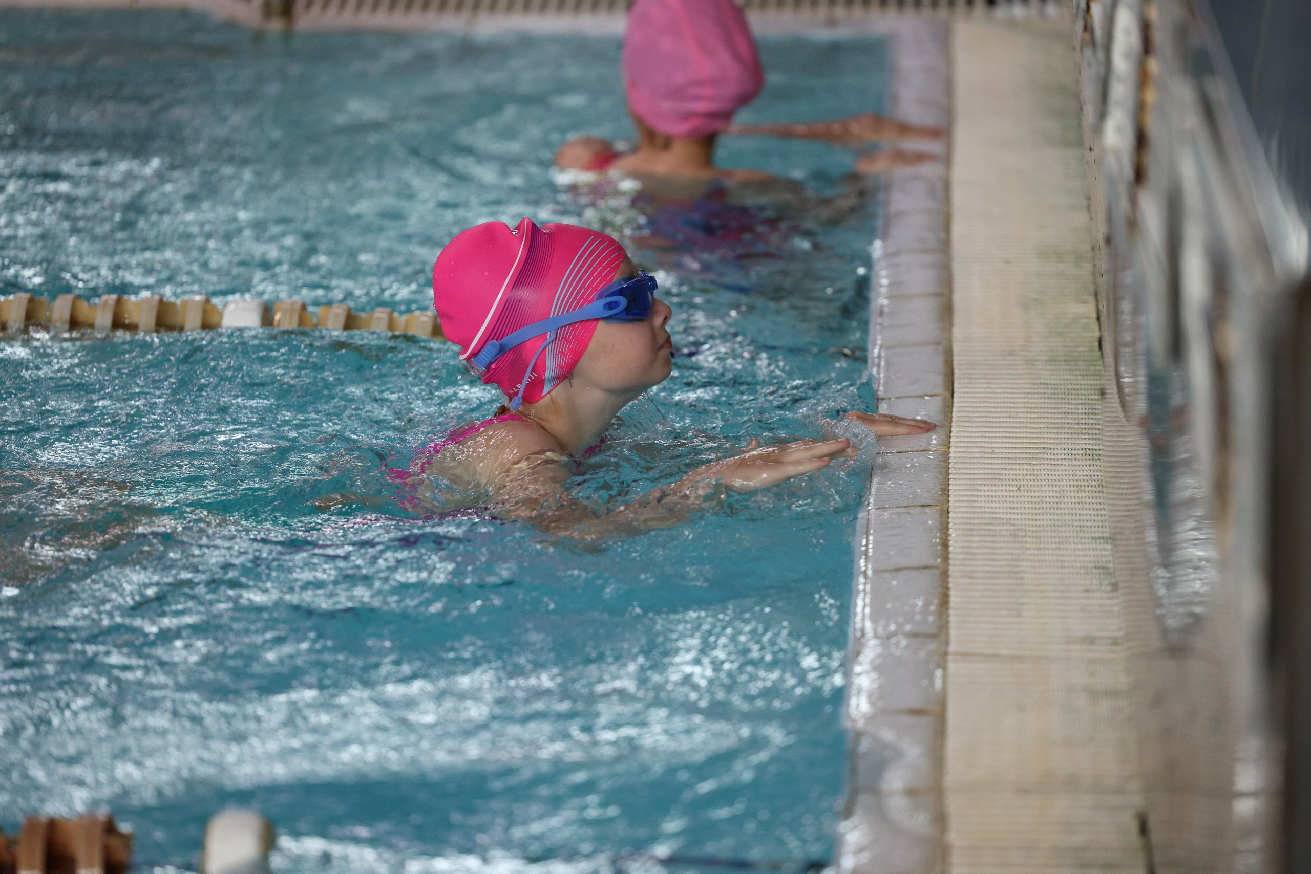 Веселый дельфин. Плавание. Дети 8-9 лет. Фотограф Александр Заломаев