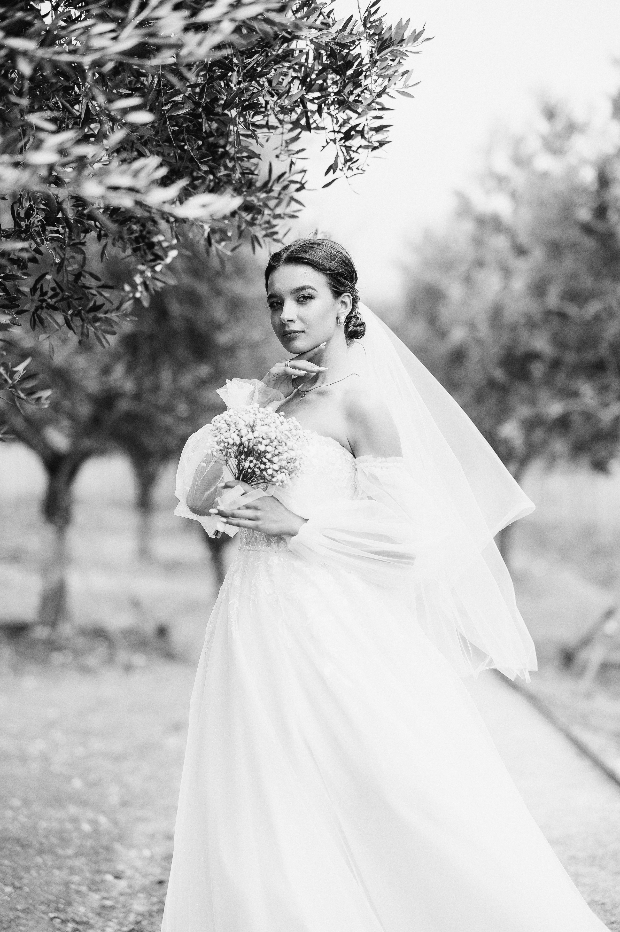 Свадебное утро и прогулка красивой яркой пары. Свадебный и семейный фотограф в Симферополе Дарья Маркова