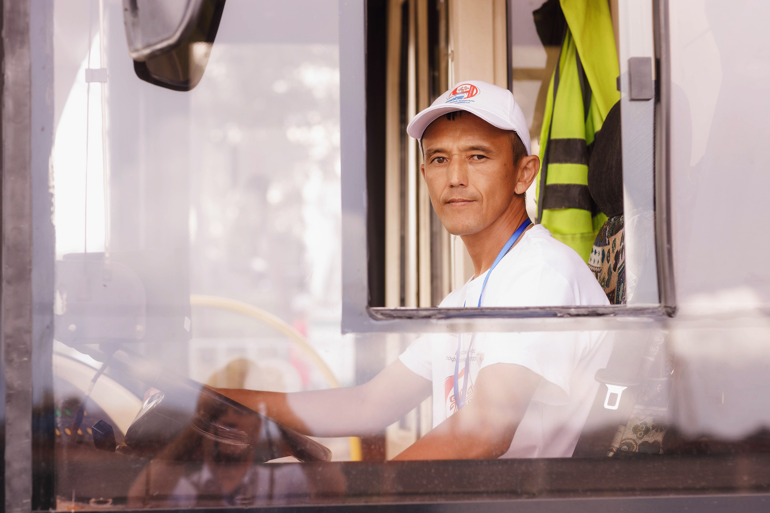 Лучший водитель троллейбуса России — 2024. Портретный и репортажный фотограф в Чебоксарах Андриян Чаркин