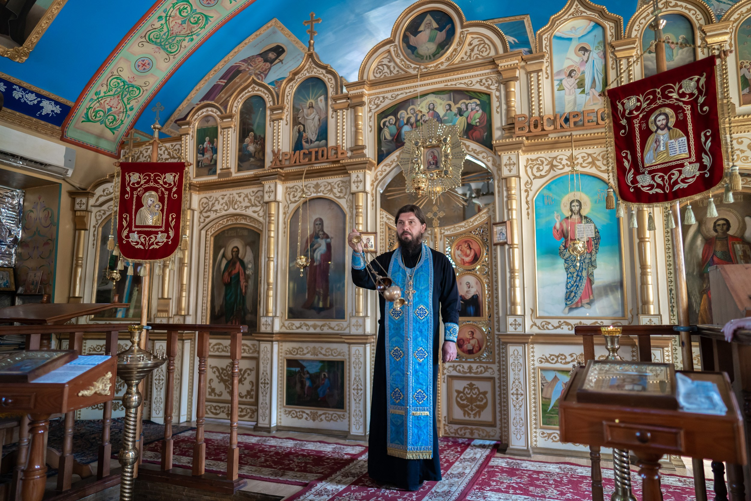 Праздник в честь иконы Казанской в Никольском храме, г. Первомайск ЛНР. Фотограф Таинств Луганск
