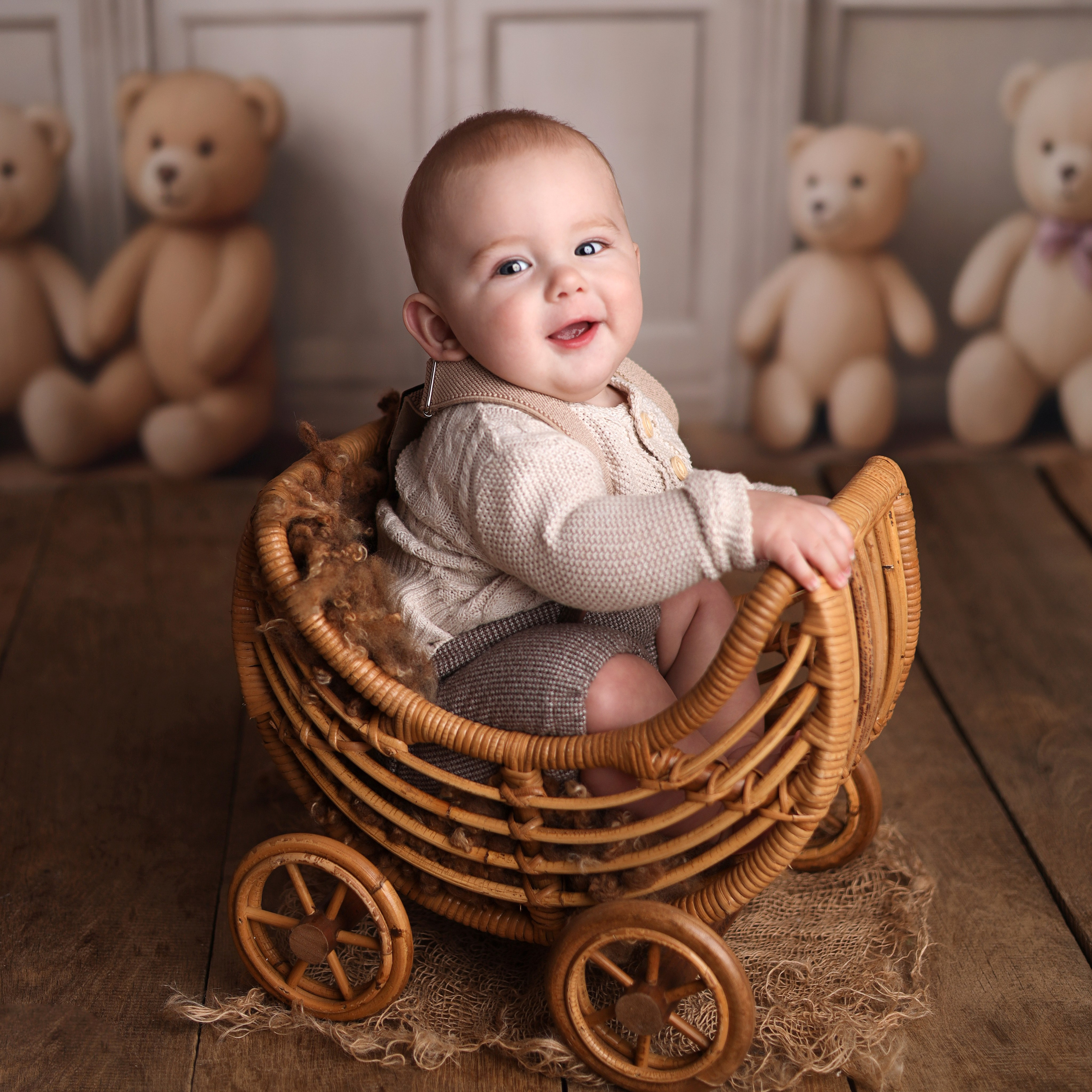 Костюмы для мальчиков 6 месяцев. Фотограф новорожденных Москва. Ньюборн фотограф Москва