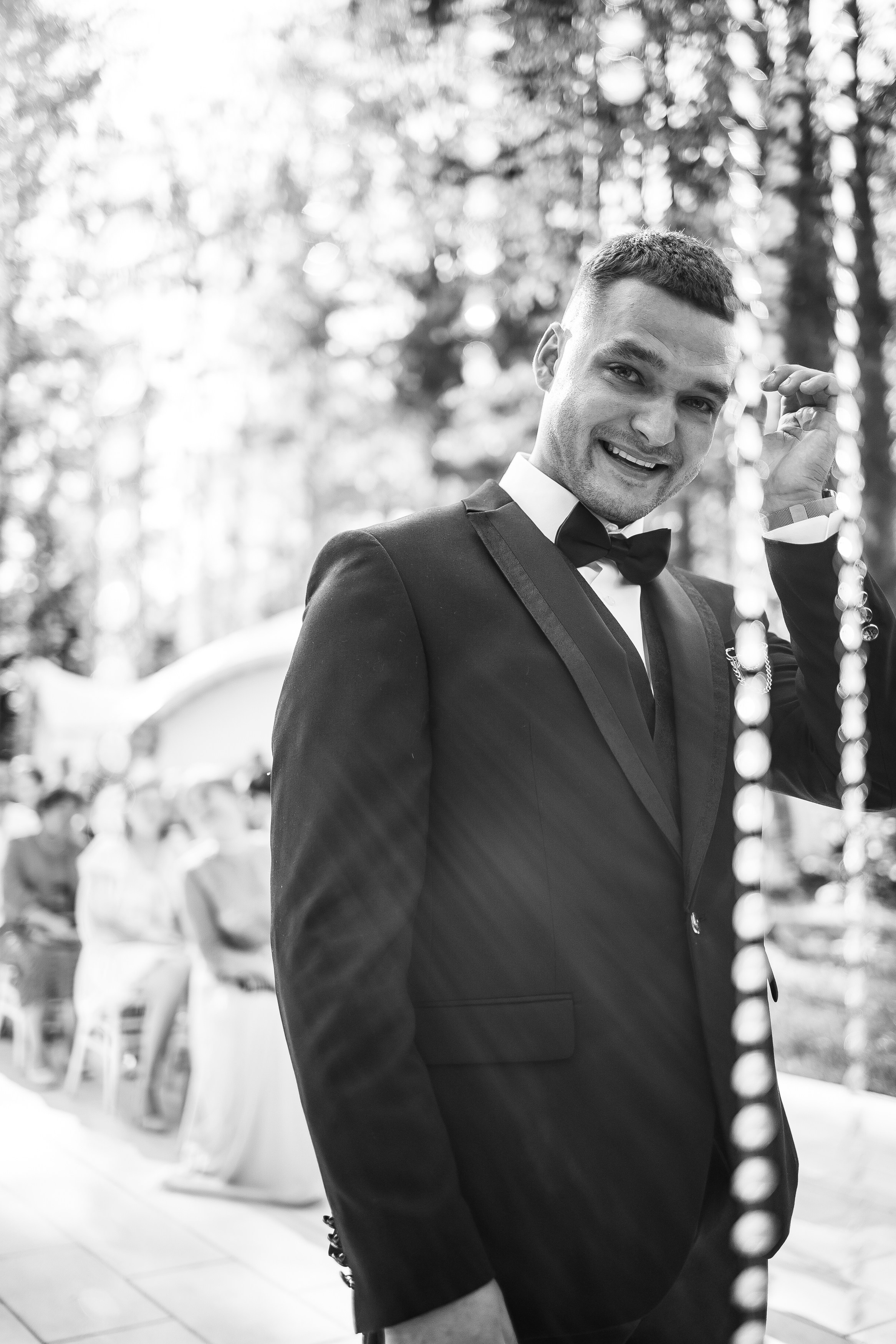 Жених плачет на выездной регистрации