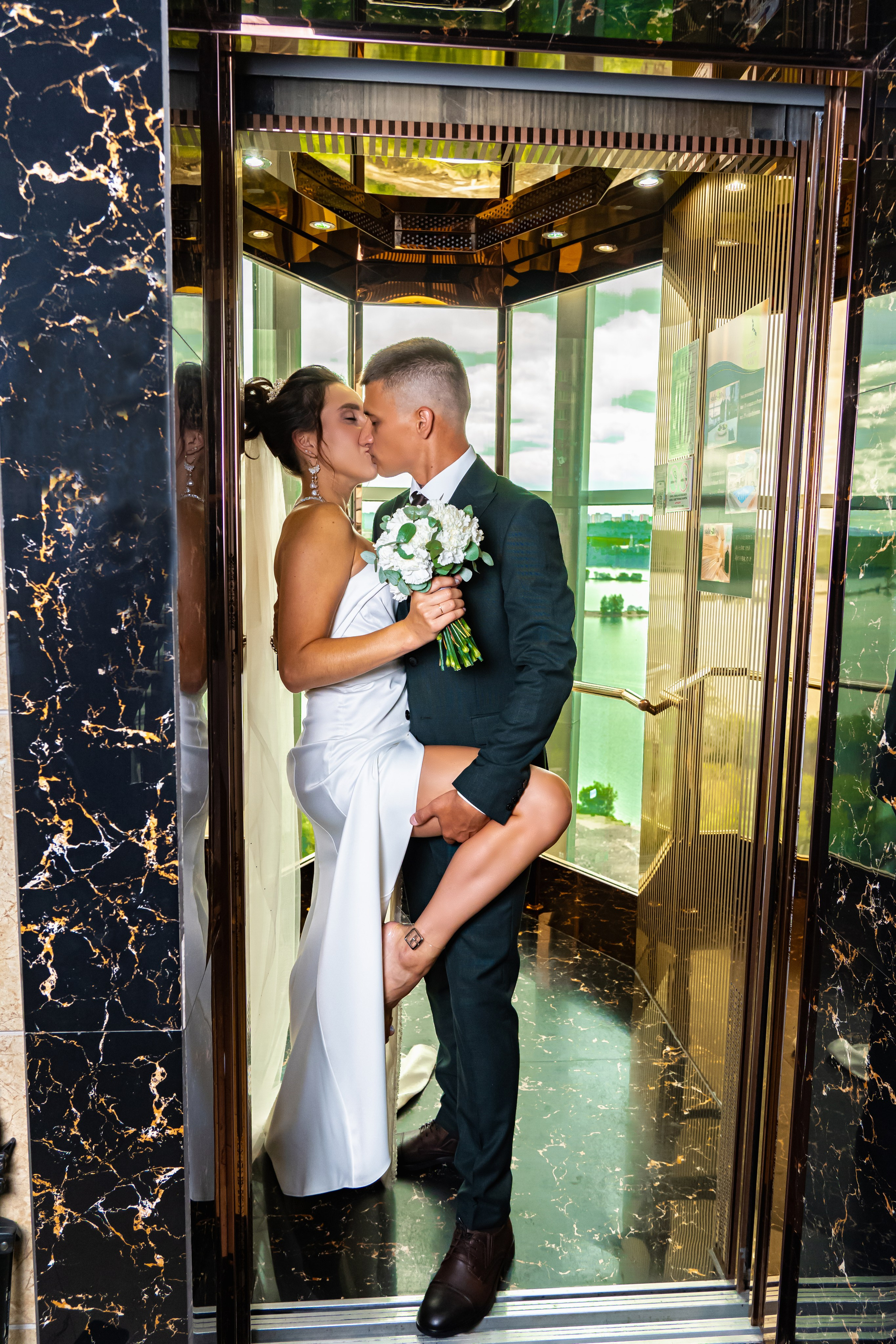 Сборы жениха и невесты в отеле: Северное море. Занимаюсь профессиональной фотографией и живу рядом с Байкалом. Работаю в разных жанрах