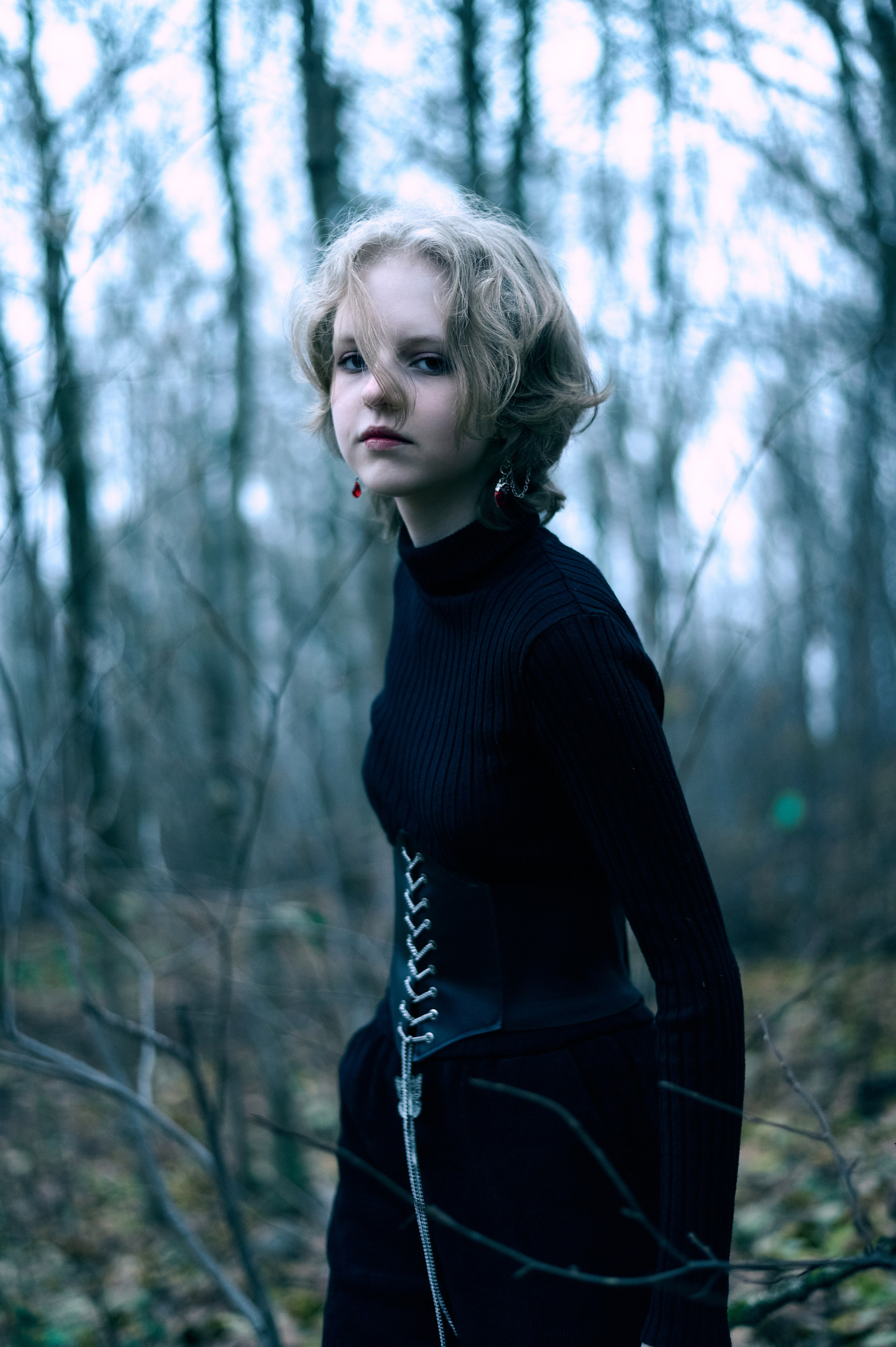 Лиза. Сумерки в лесу. Женский фотограф в Череповце Даша Акулич