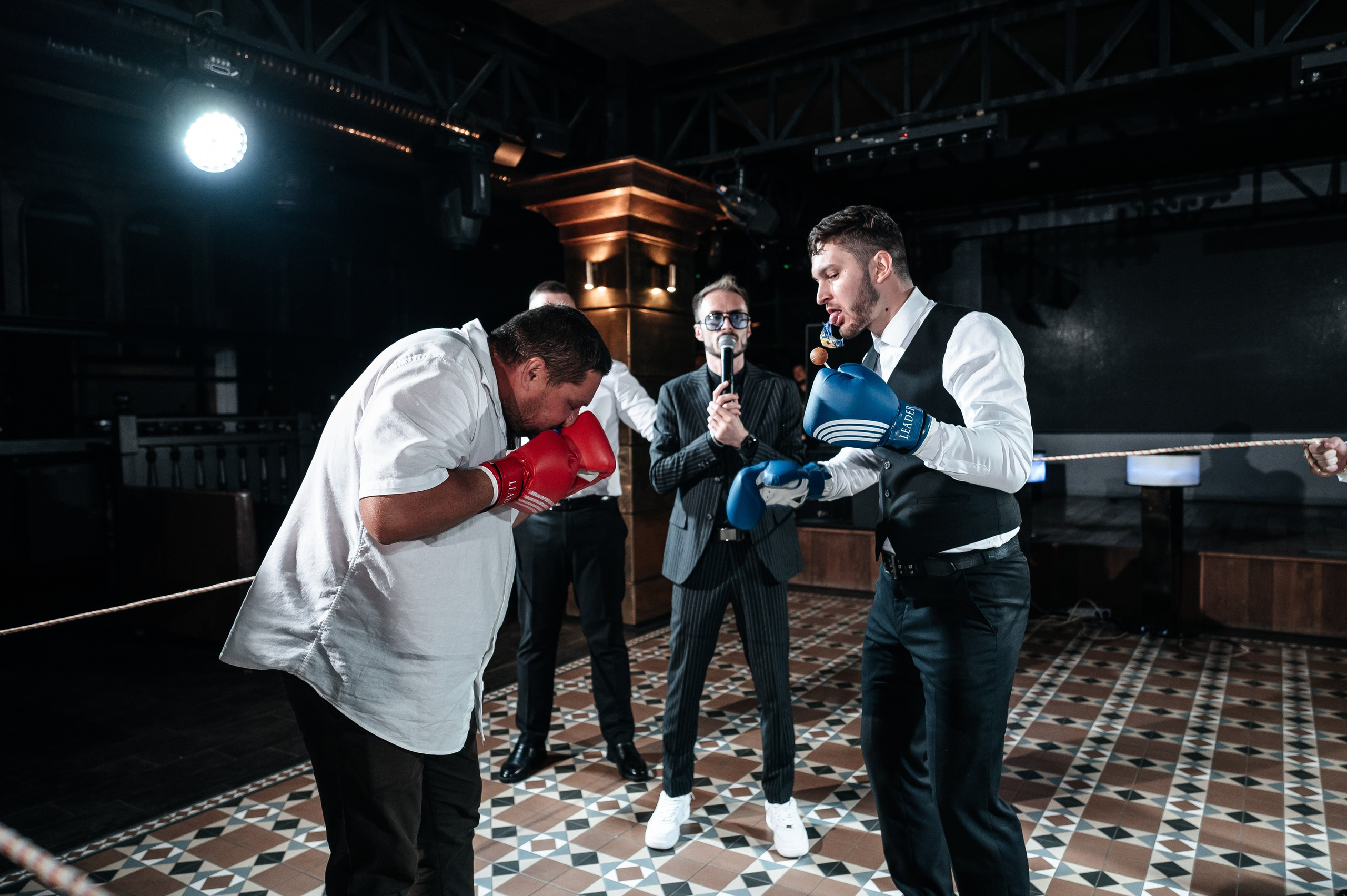 Даниил и Валерия. Черная утка. Полный день. Фотограф Екатерина Бочарникова