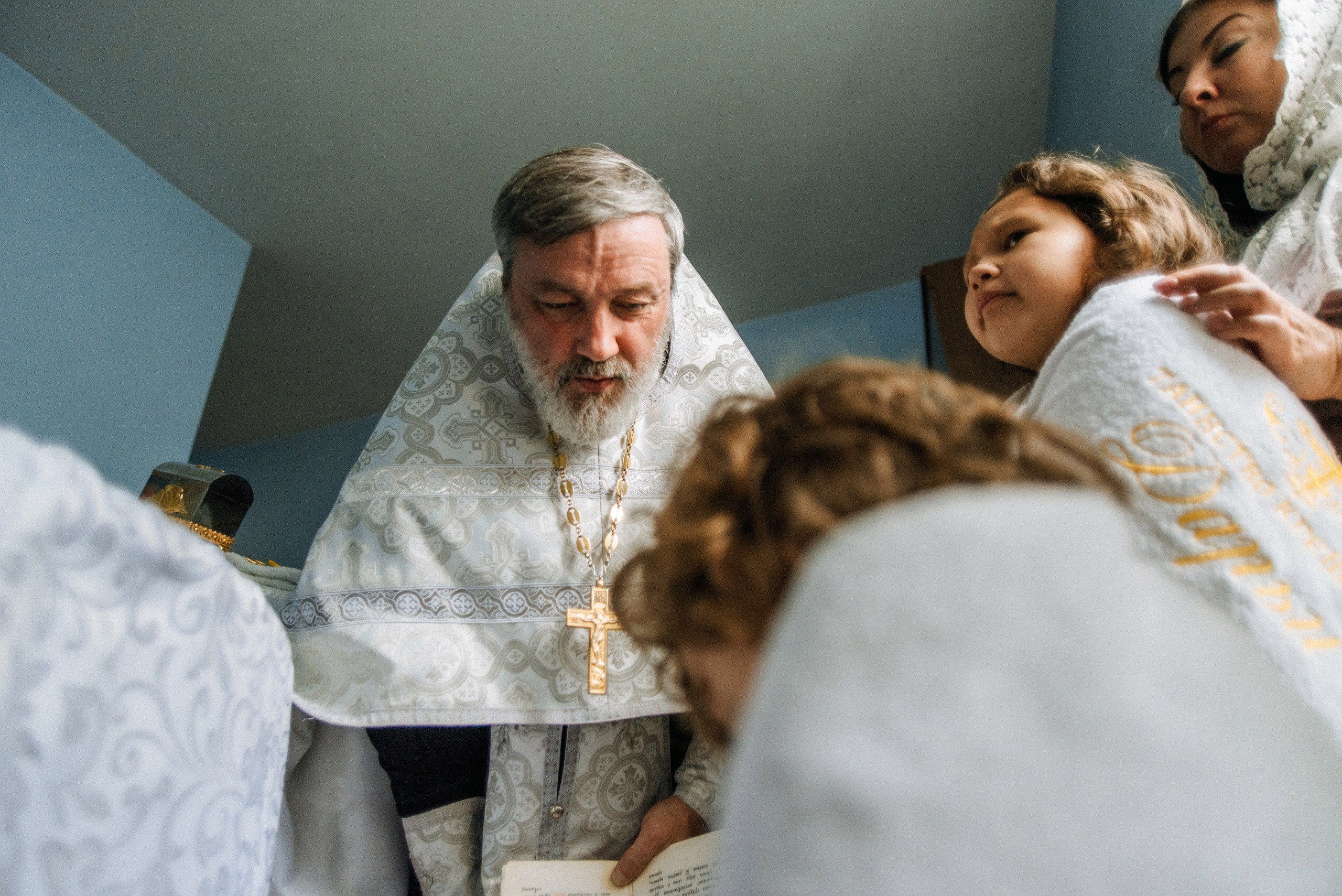 Крещение Даши и Алены. Семейный документальный фотограф в Волгограде Мариэта Додина