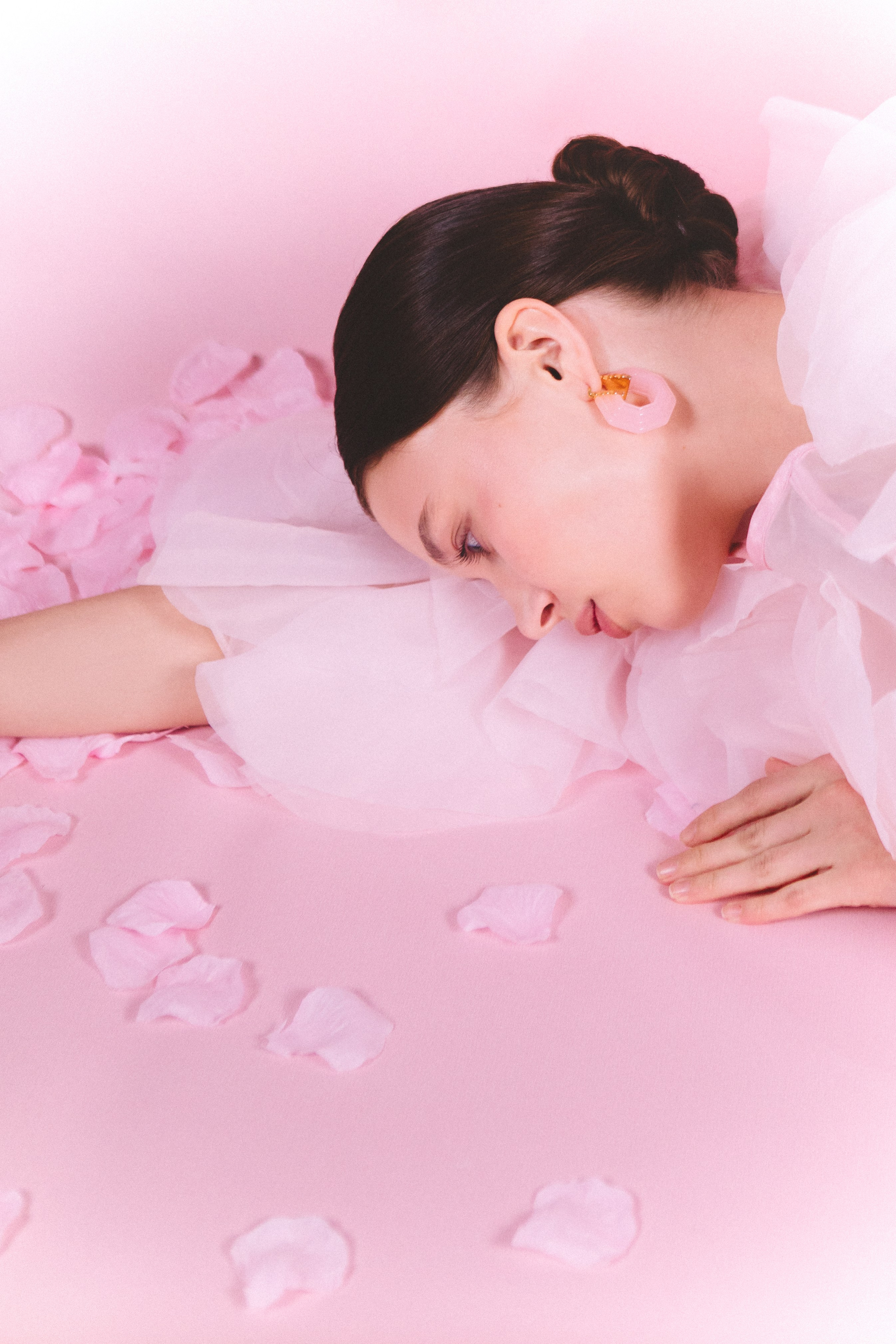 Регина. Фотосессия на розовом фоне. Фотограф в Москве Ольга Сатони