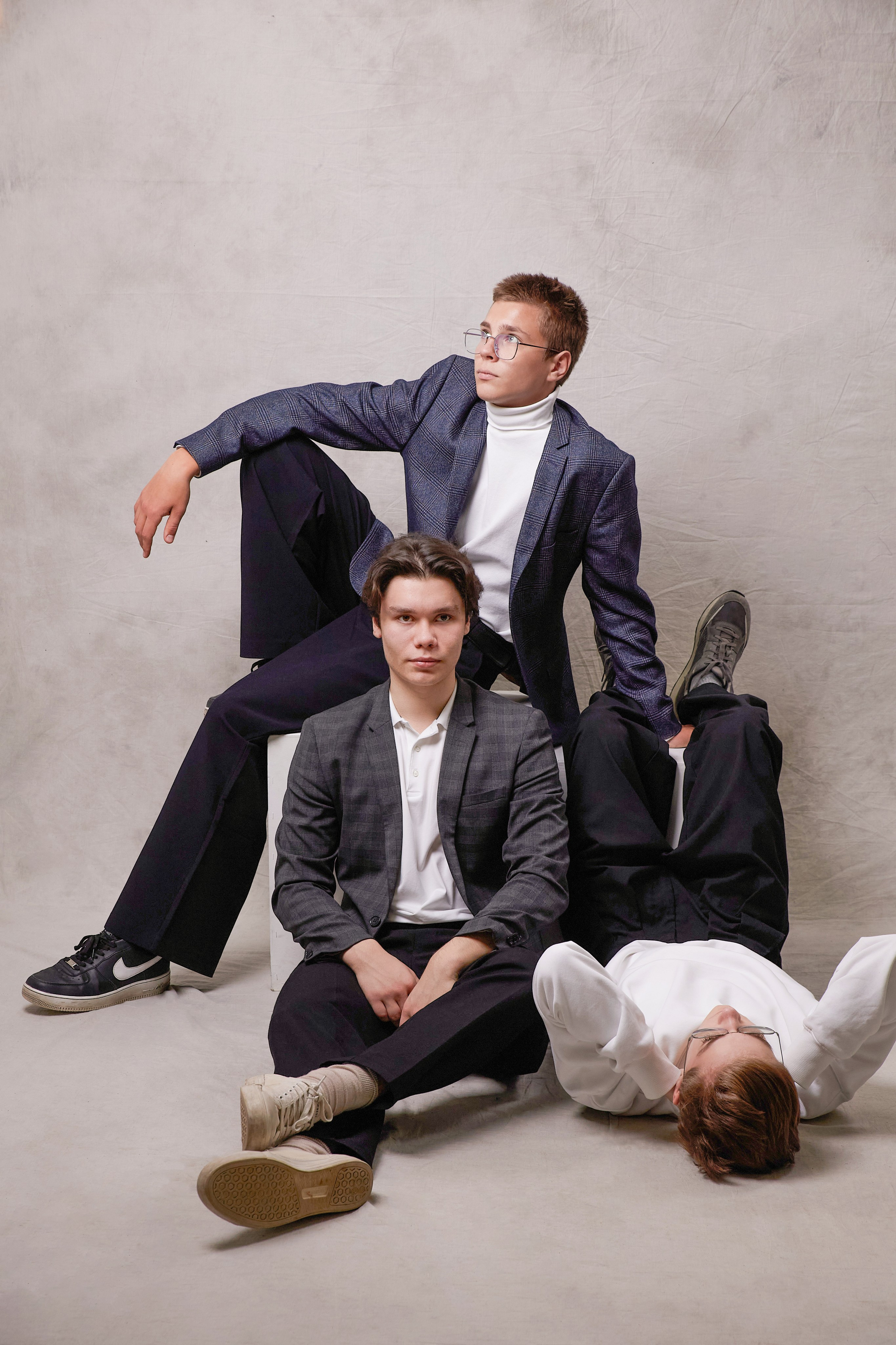 Стильный выпускной школьный альбом 9 и 11 класс «Классика» Тюмень. Выпускные альбомы в Тюмени для школ, садов, вузов спортивных секций