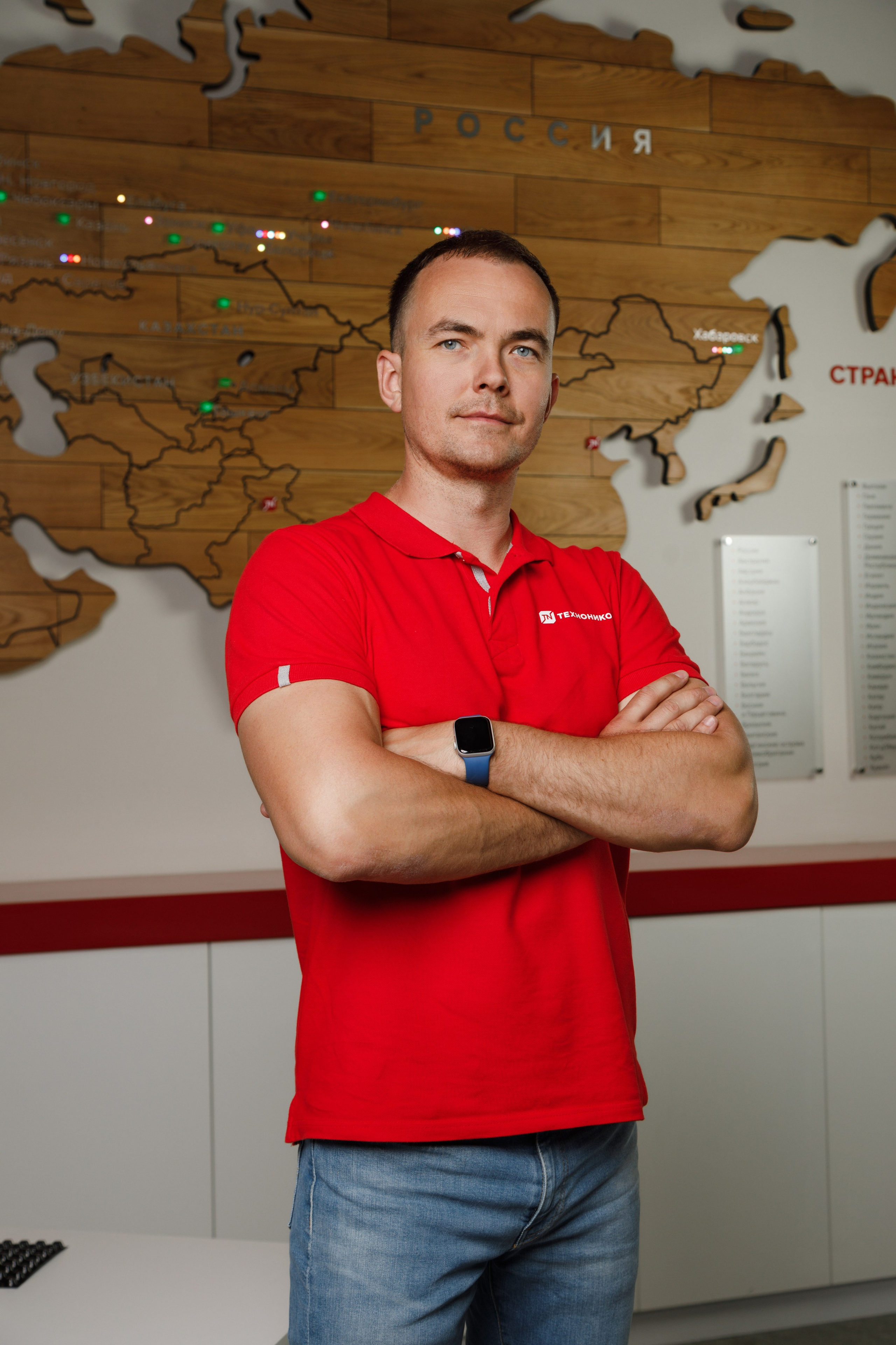 Портрет сотрудника склада в офисе