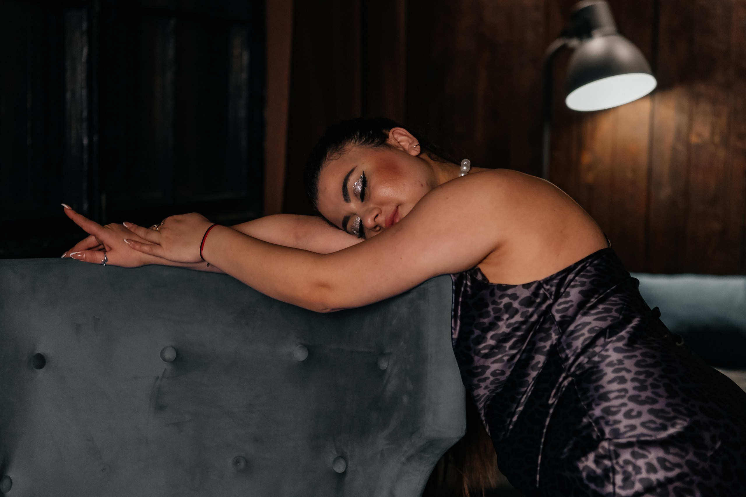 Будуарная фотосессия в студии с ванной — эксклюзивные моменты роскоши и женственности. Свадебный фотограф в Москве