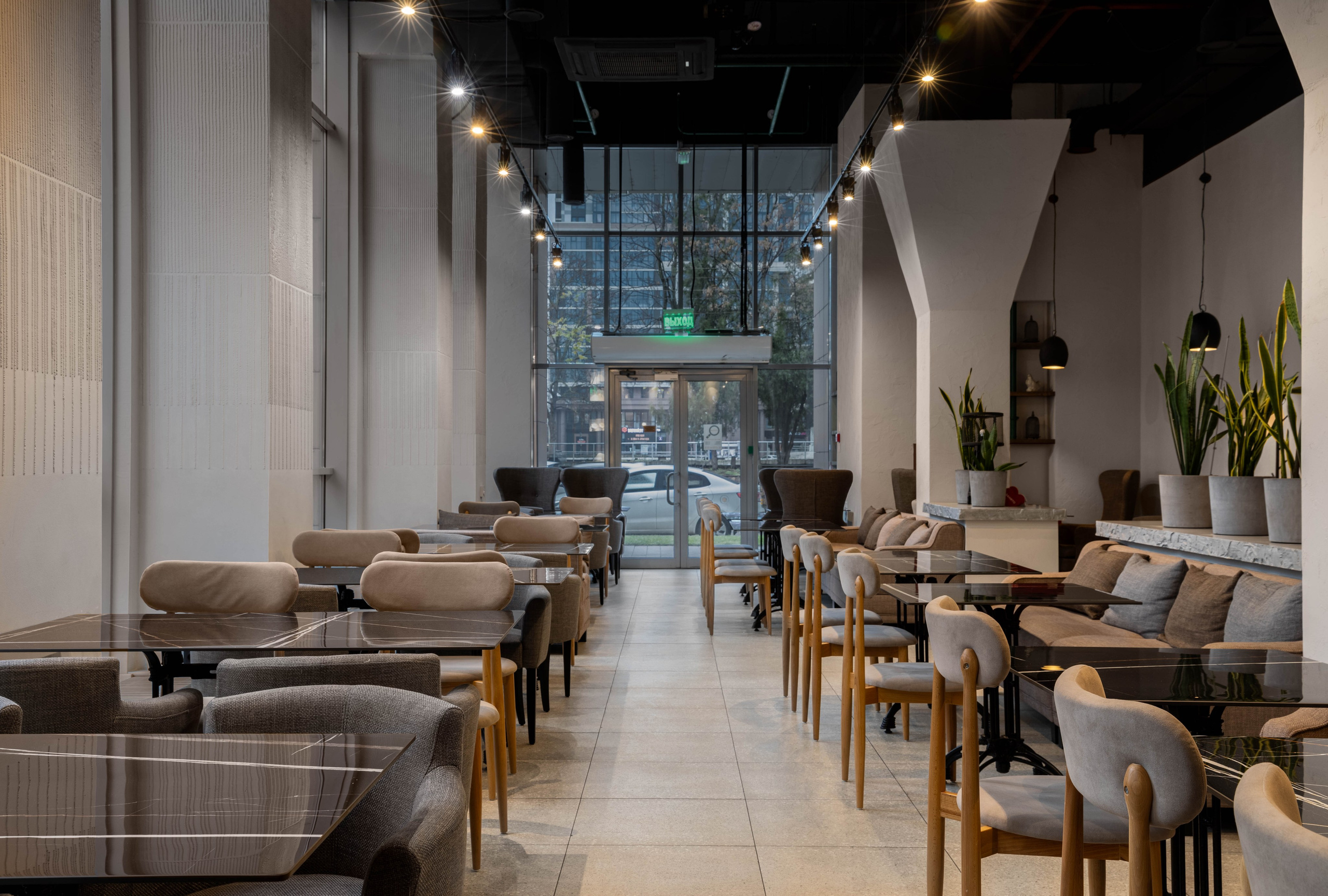 Lubo Cafe by Lena Golubinskaya. Ekaterina Symidi. Interior Photographer