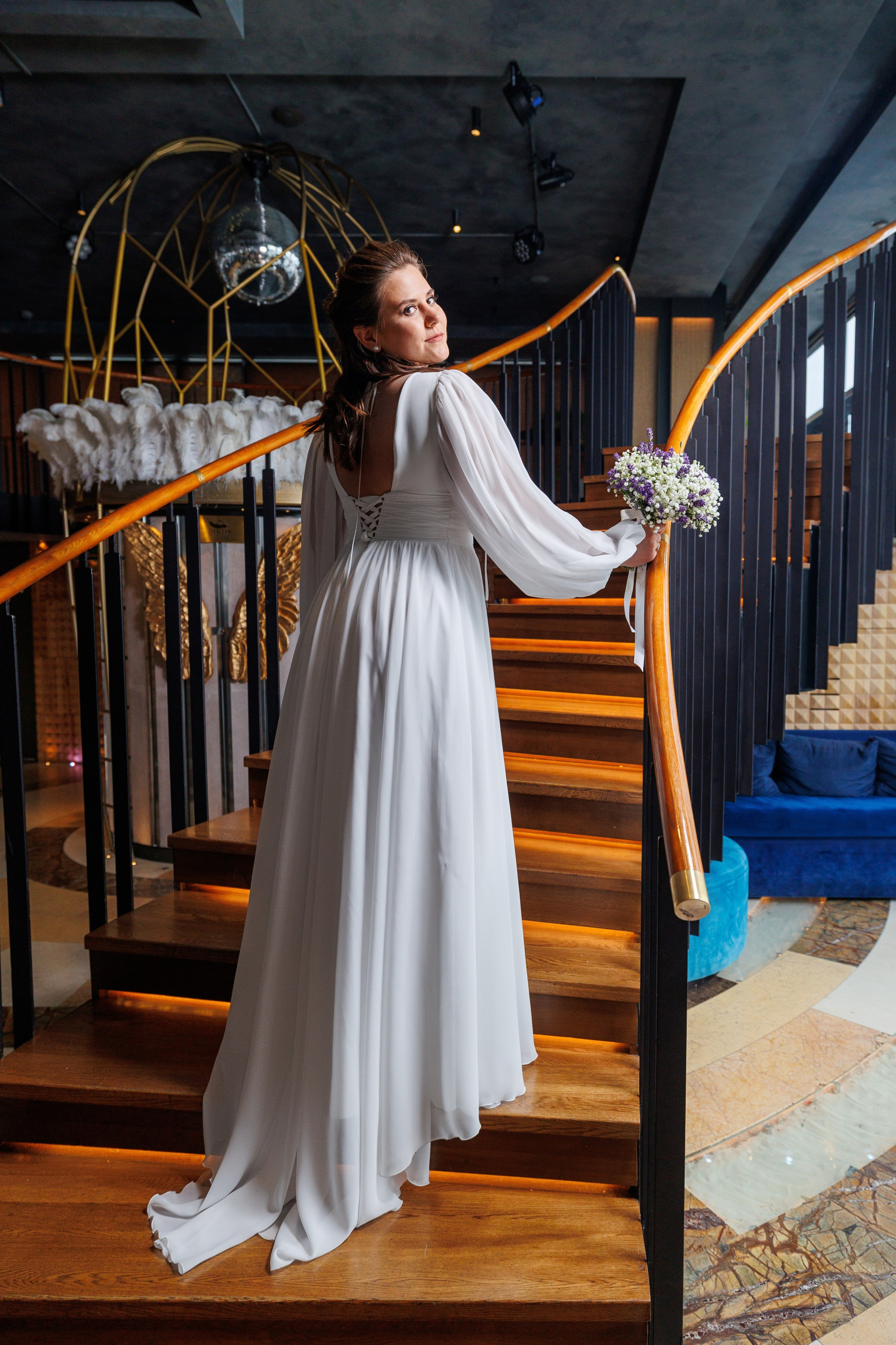 Фотограф на регистрацию в ЗАГС Москва Сити Birds Башня ОКО. Примеры фото, отзывы молодоженов и заявка на регистрацию через официальный сайт.