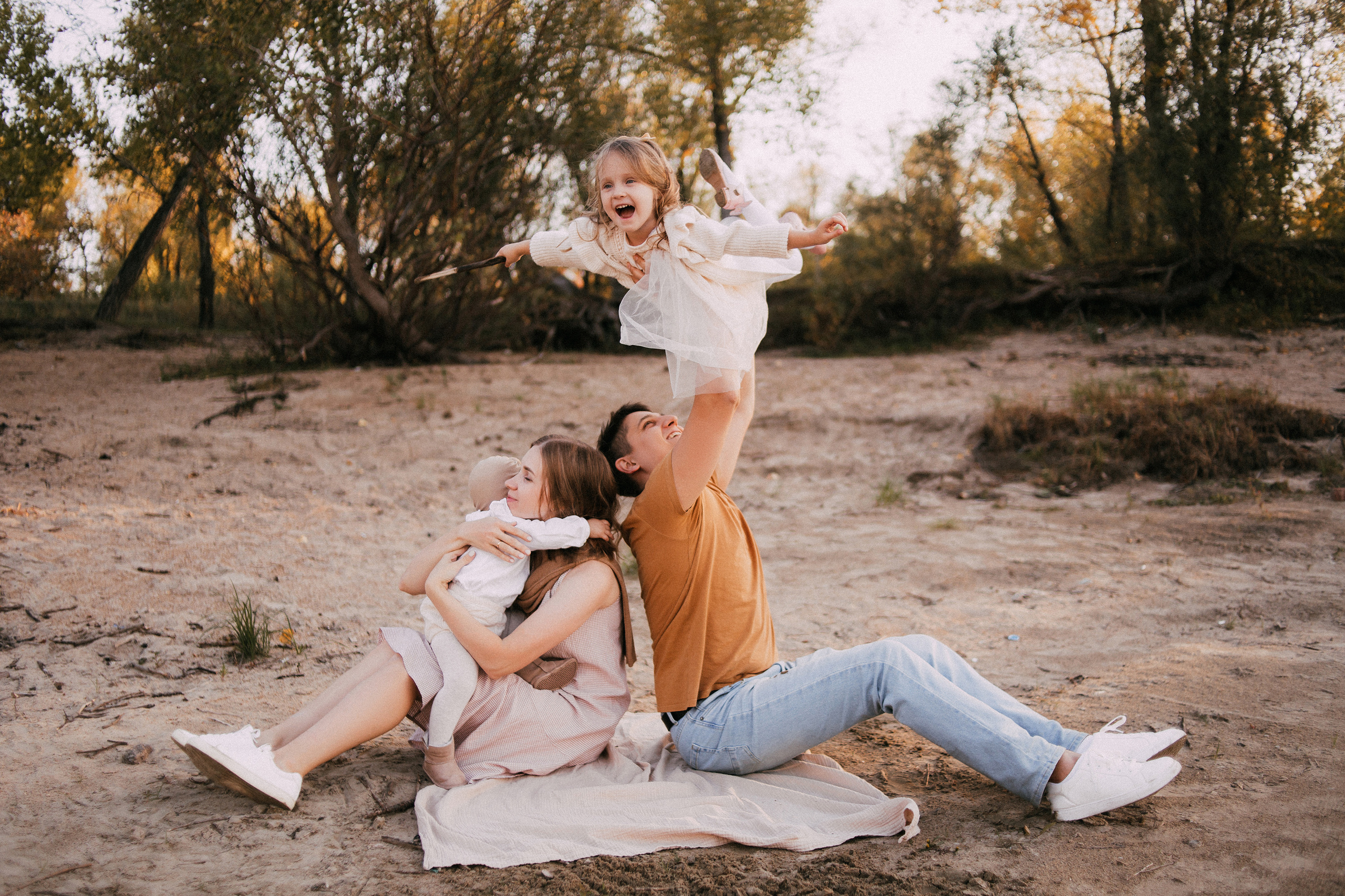 Таня Стас Поля Мира. Фотограф Яна Каменькова l Омск