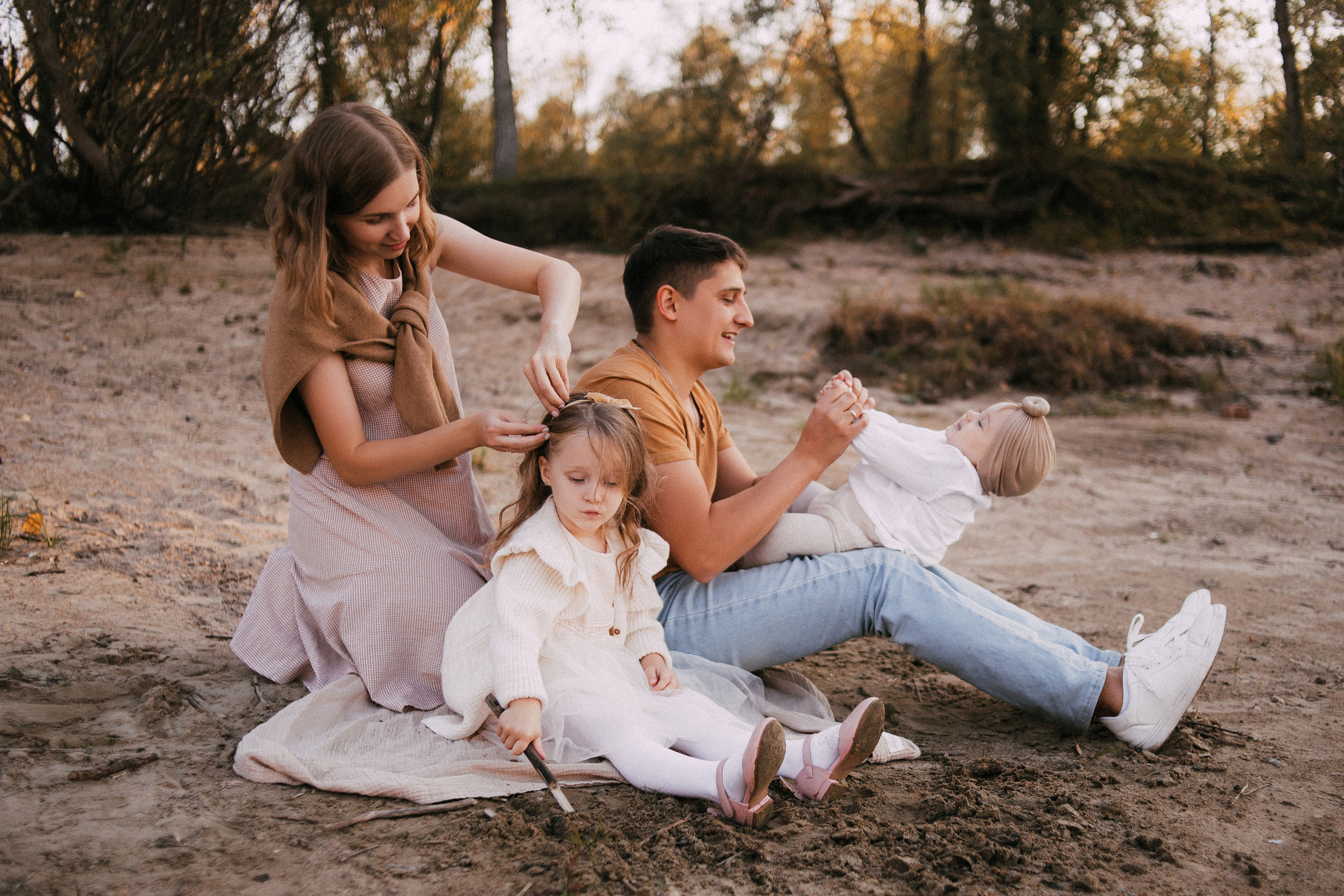 Таня Стас Поля Мира. Фотограф Яна Каменькова l Омск