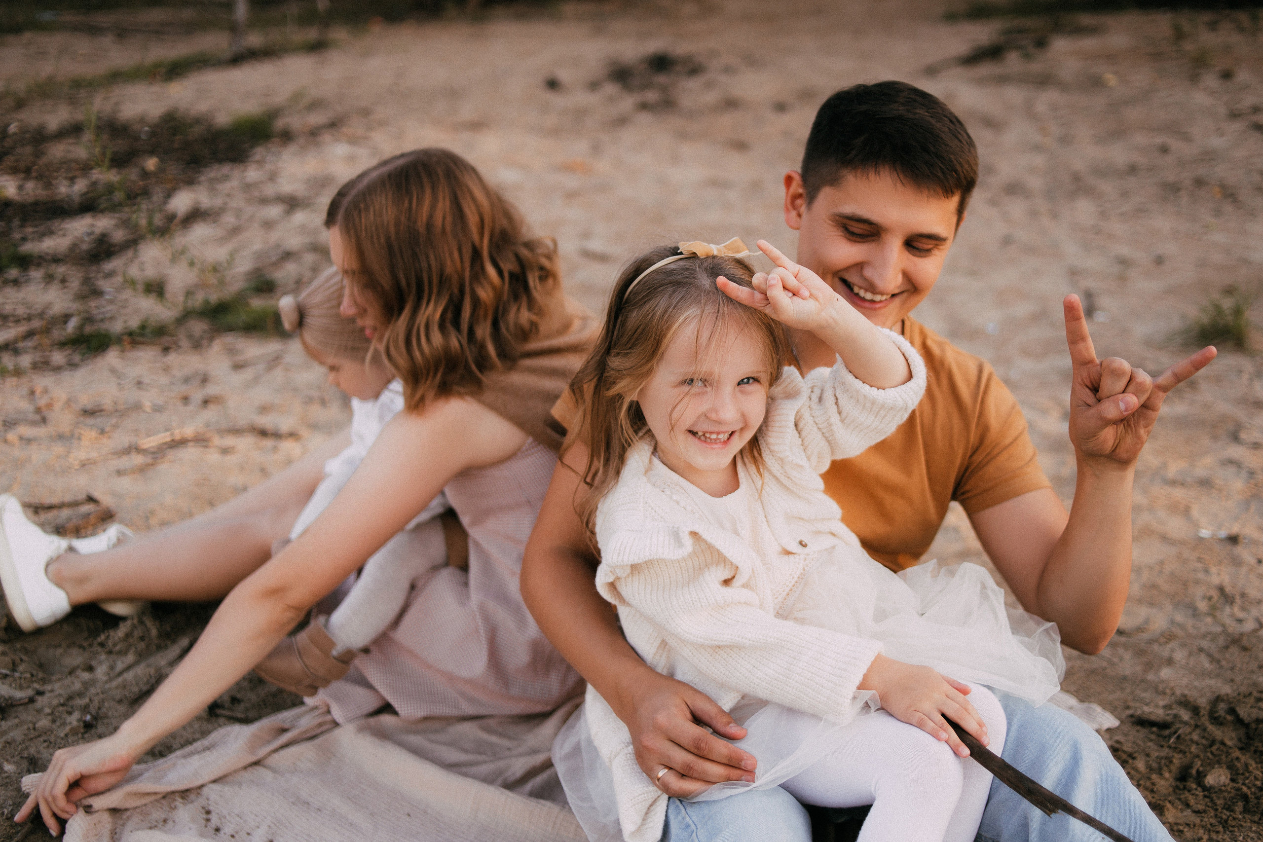Таня Стас Поля Мира. Фотограф Яна Каменькова l Омск