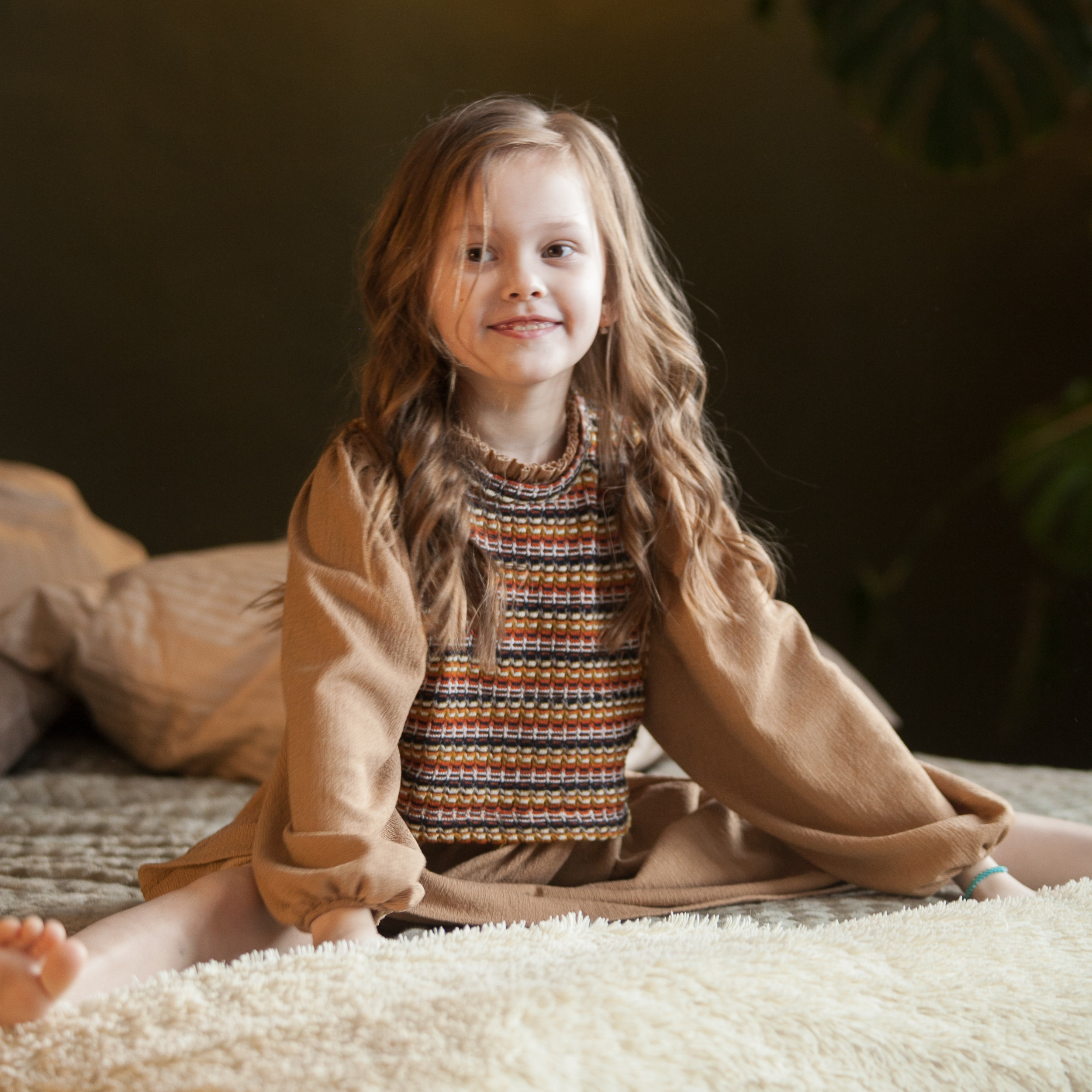 Студийный детский портрет при естественном освещении.