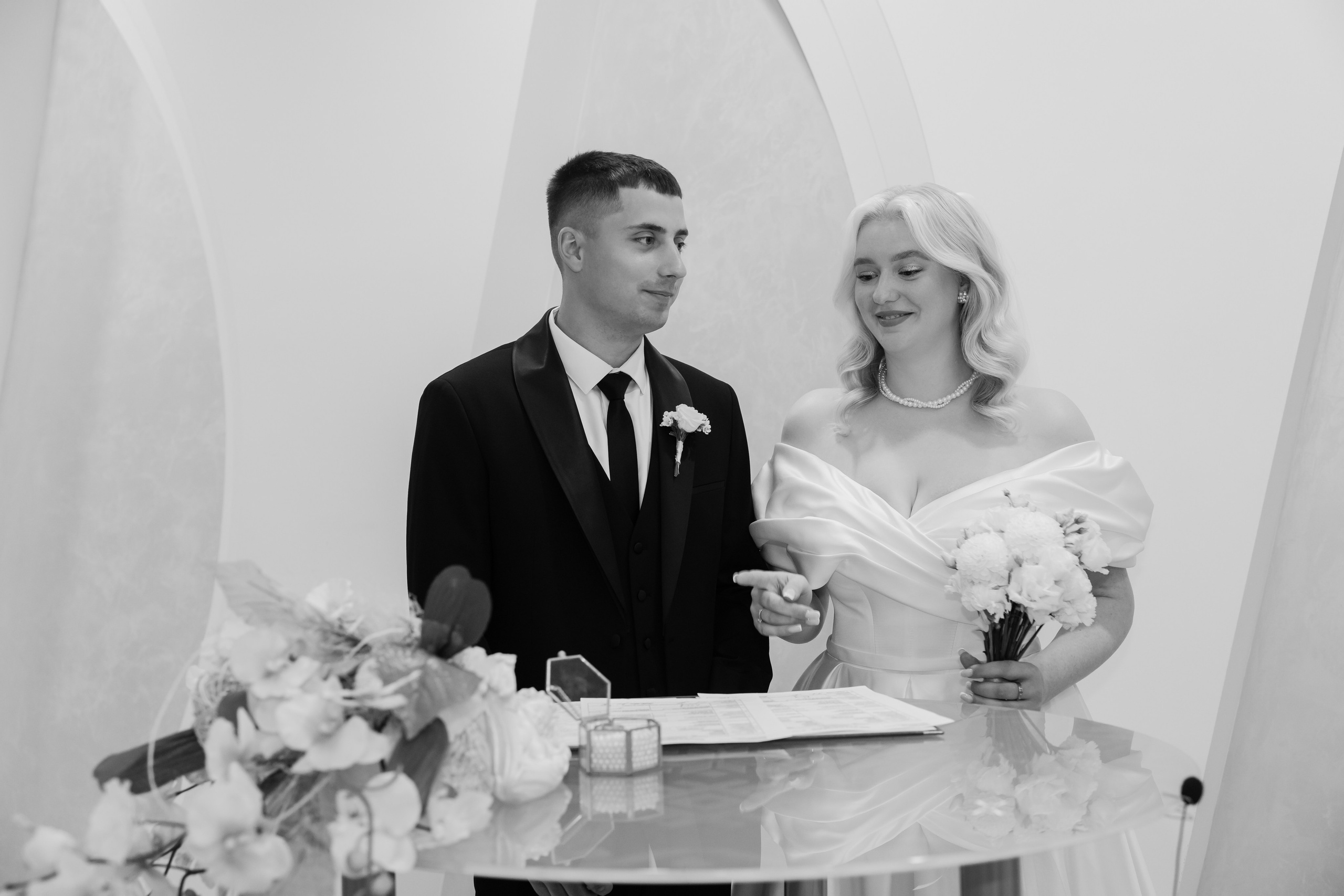 Отдел ЗАГС Администрации Первомайского района. Видеосъемка и фотосъемка свадеб. Фотограф и оператор на свадьбу. Видеосъемка подкастов, собственная видео-фотостудии. Предметная фотосъемка