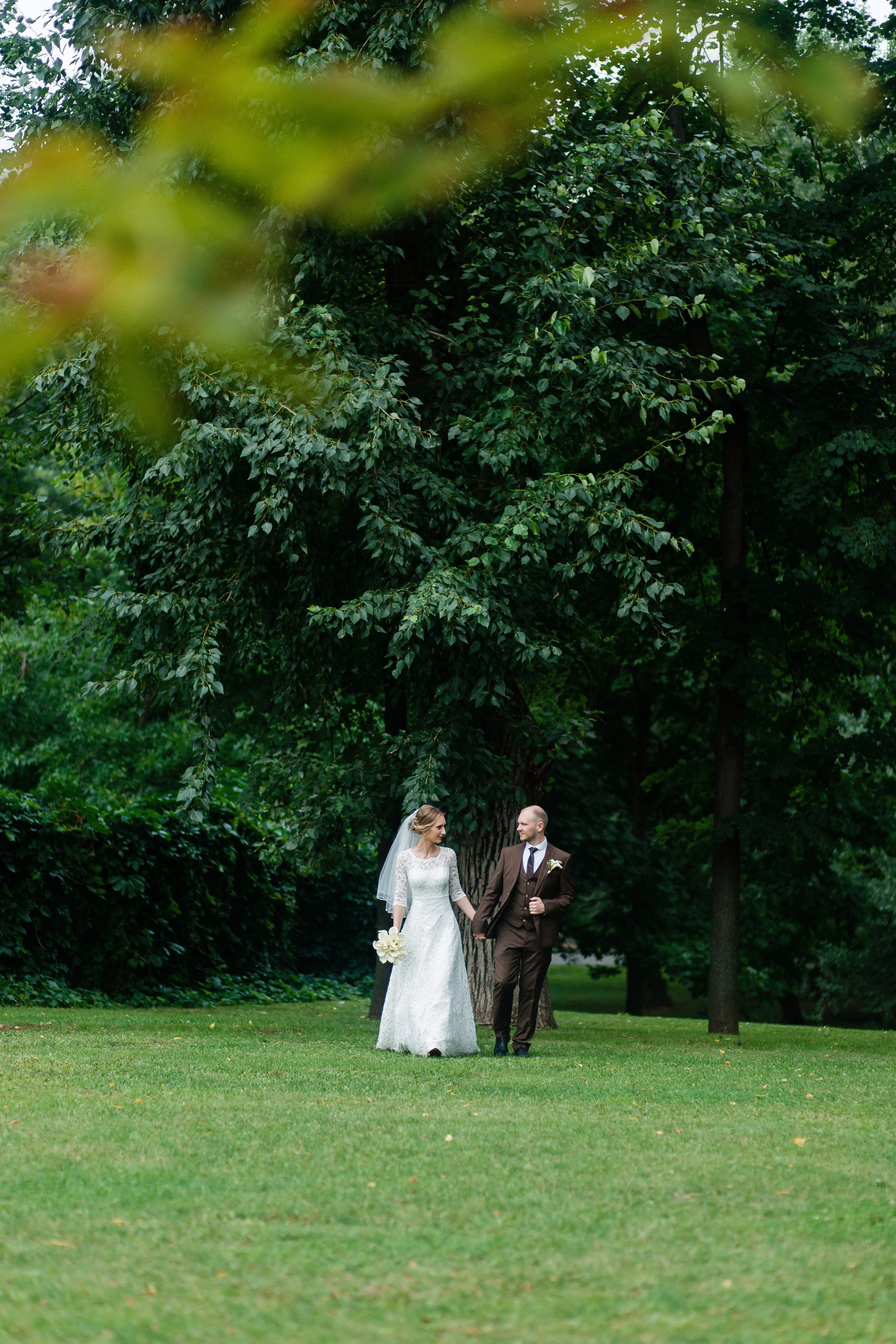 Свадебная фотосессия Сергея и Елены. Наш свадебный день. Видеосъемка и фотосъемка свадеб. Фотограф и оператор на свадьбу. Видеосъемка подкастов, собственная видео-фотостудии. Предметная фотосъемка