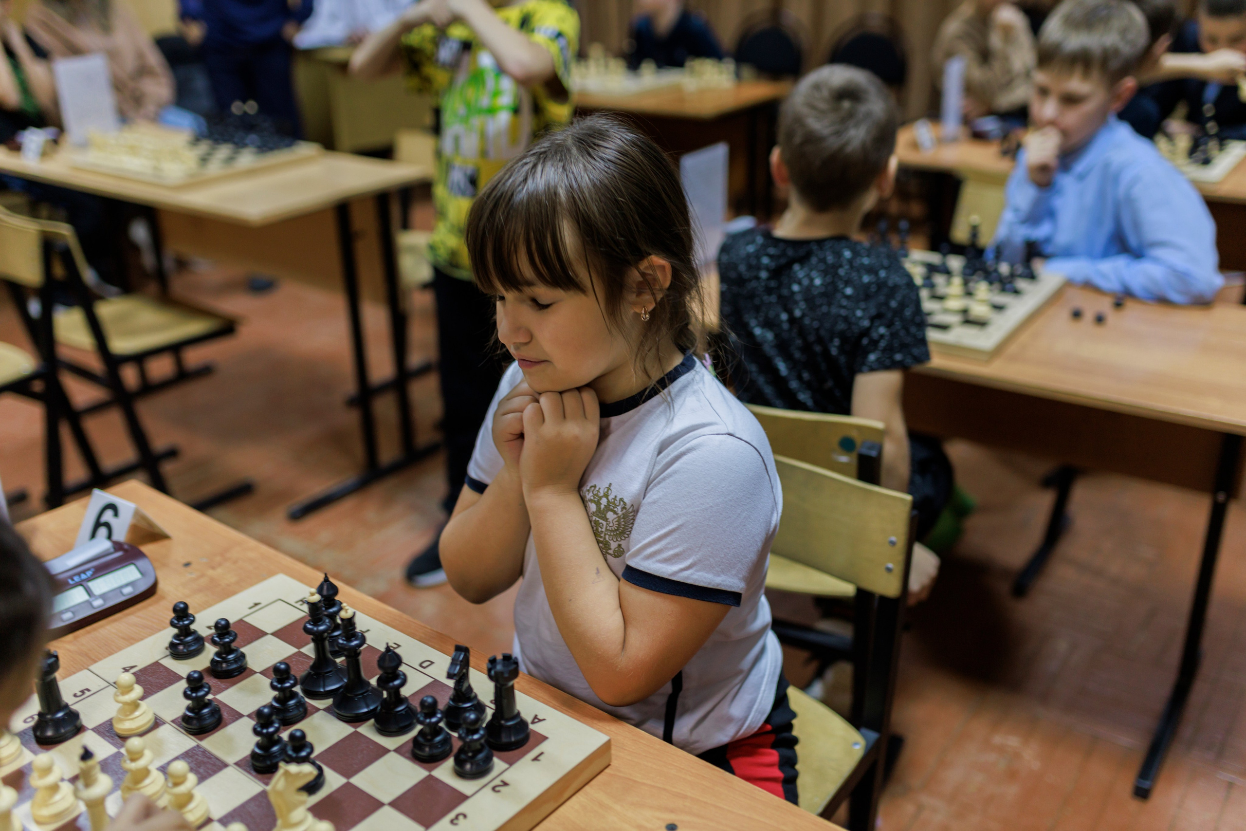 Репортажная сьёмка игры в шахматы в детском доме. Семейный и детский фотограф в Рязани Васюгова Мария