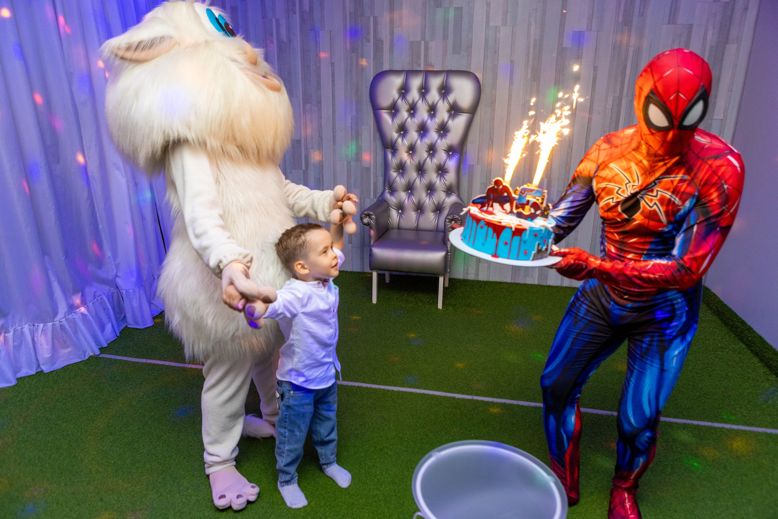 «Супергеройская вечеринка». Свадебный и предметный фотограф Ренат Каламперов