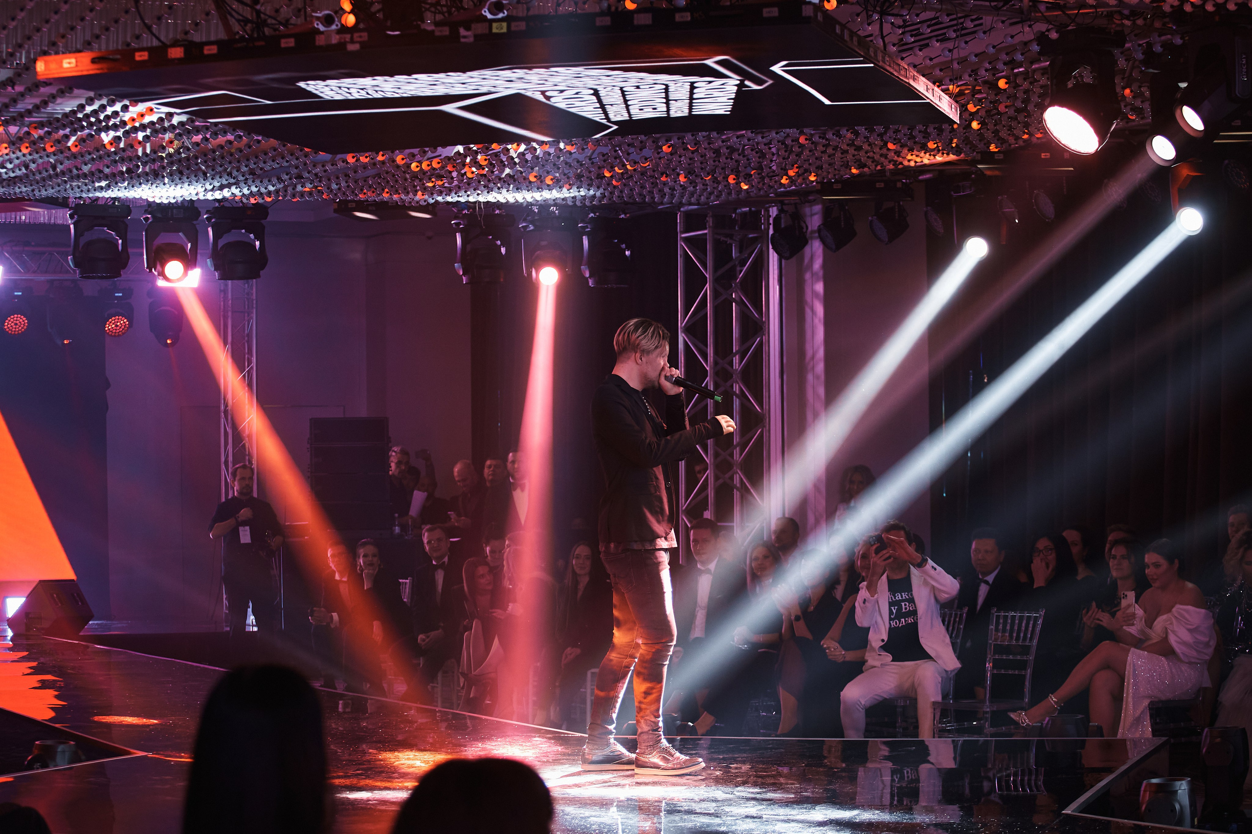 Выступление битбоксера на сцене