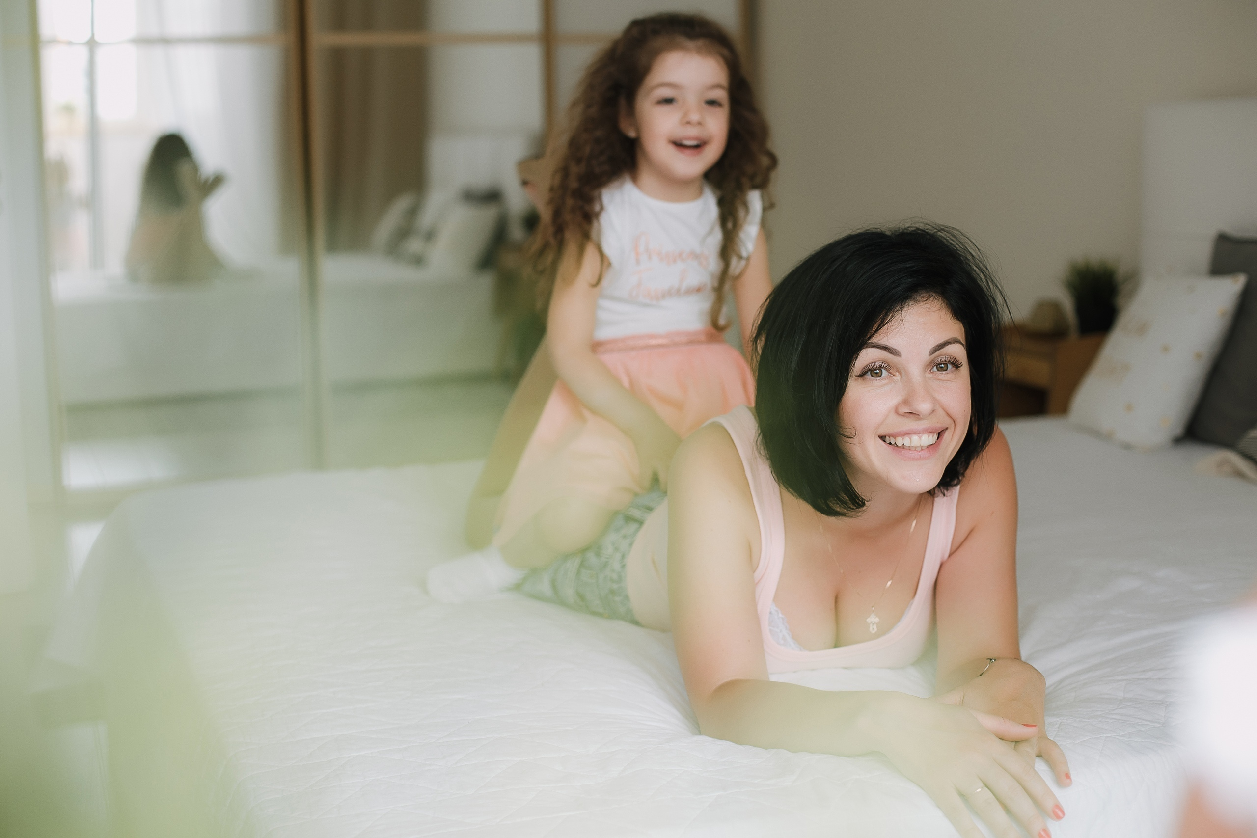 Семейная фотосессия в фотостудии и на природе в Твери. Свадебный и семейный фотограф в Твери и Тверской области