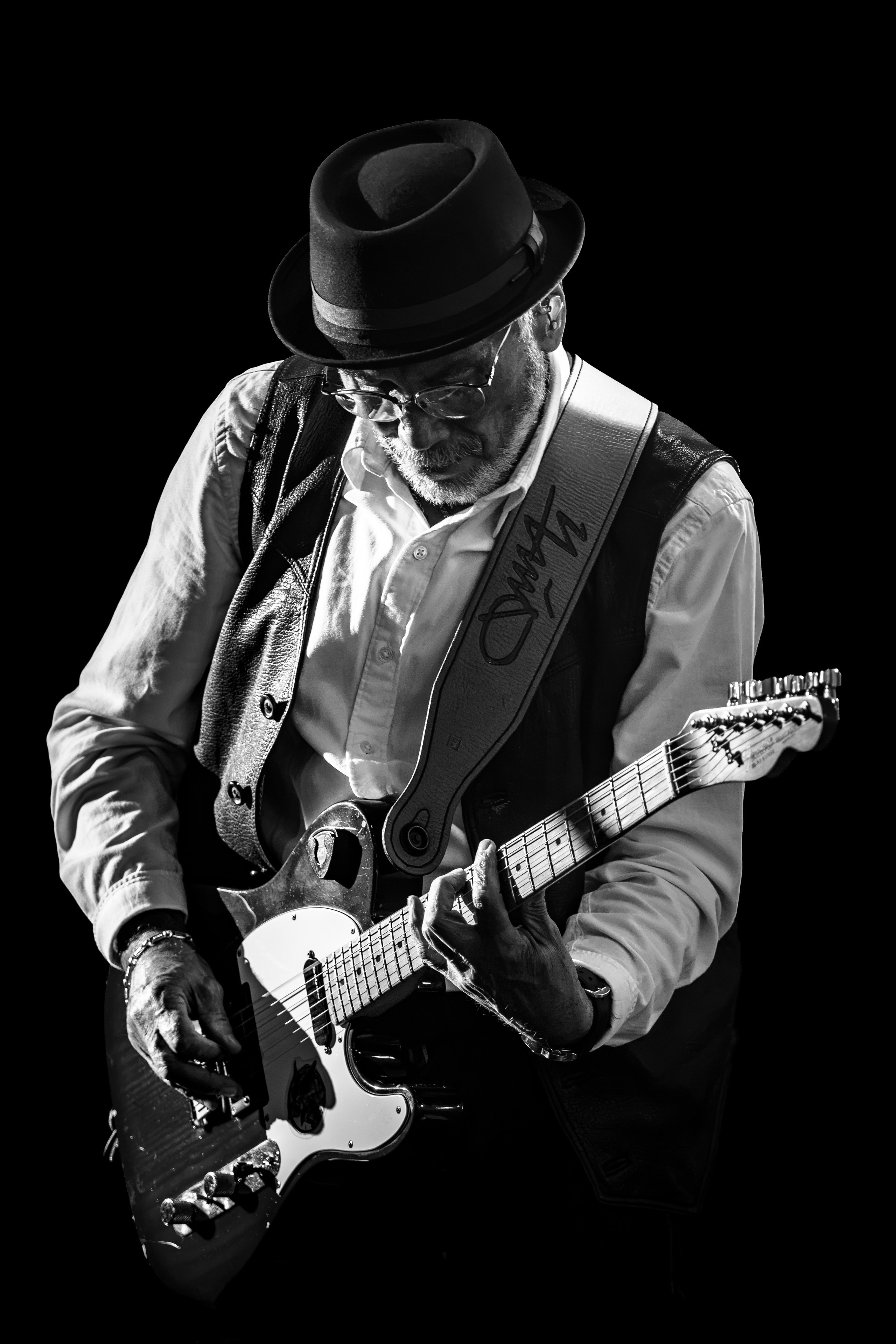 B&W. NE Cinema — backstage and reportage photography in cinema, music, Automotive and sport