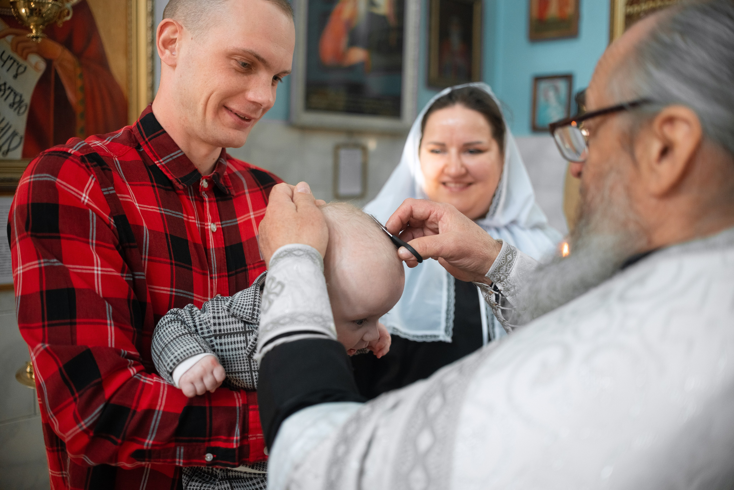 Крещение Ильи в хр.Петра и Павла в Сенице. Семейный фотограф на выписку из роддома и крещение Минск Настя Гришук