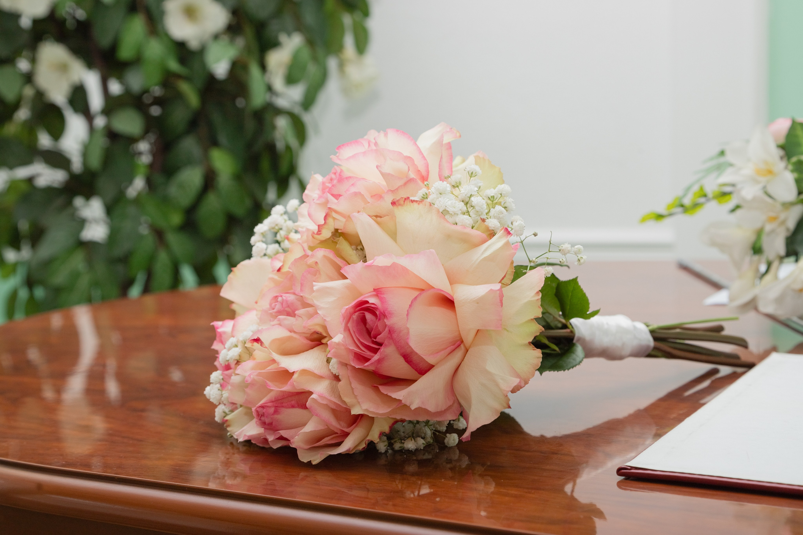 Прогулка в сирени после ЗАГСа Томск (Р. Люксембург). Фотограф в Томске Евгения Гуляева