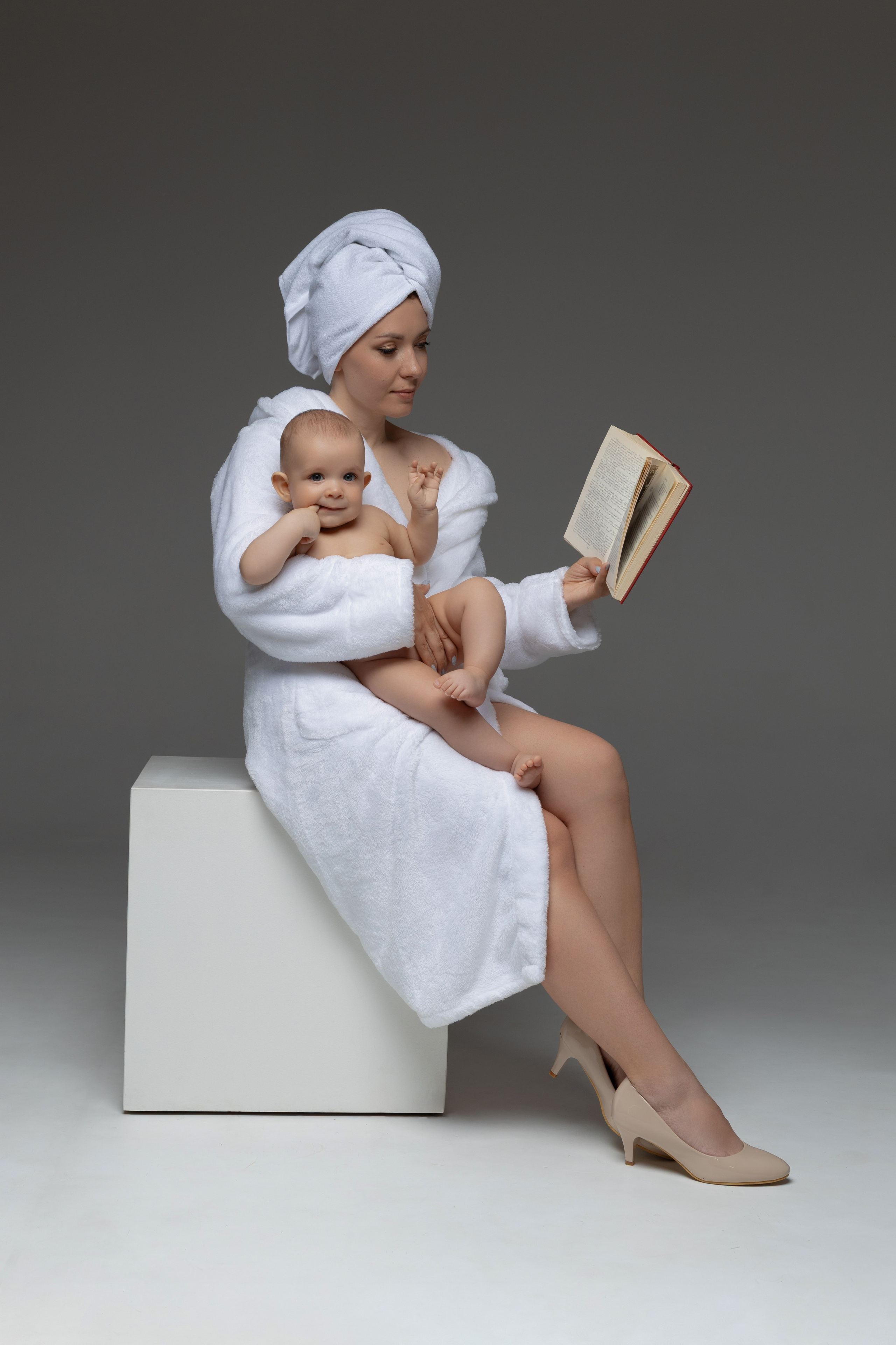 Мама и малыш. Фотограф новорожденных Модяева Ирина