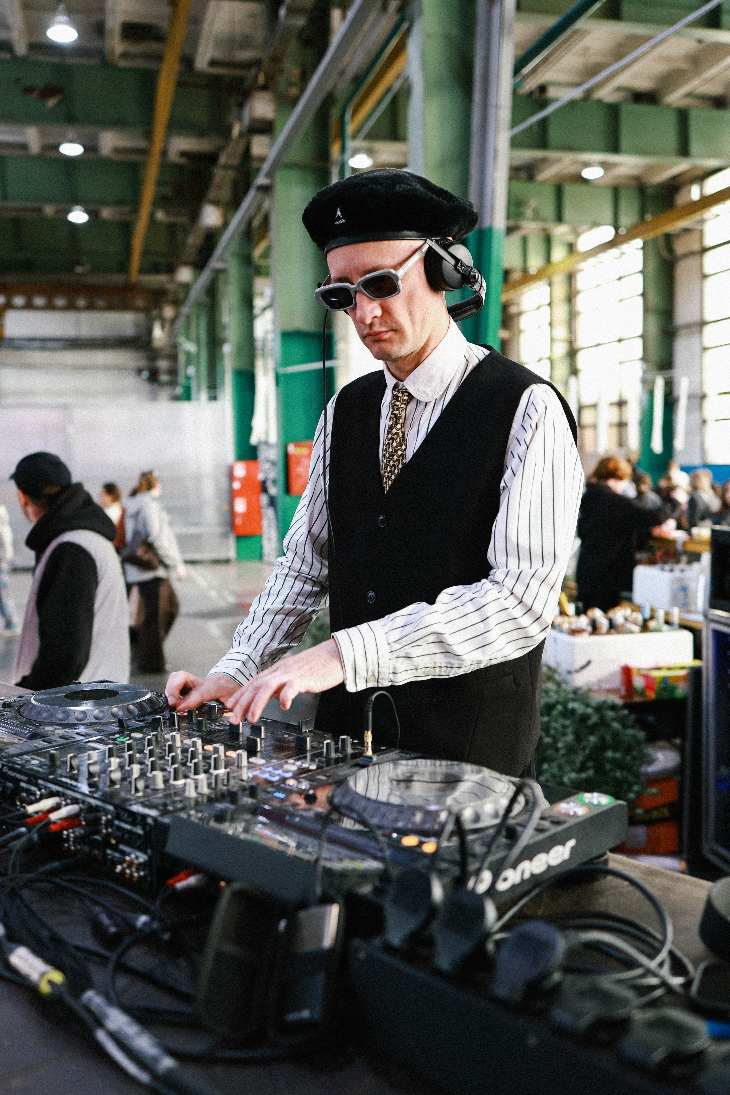 DJ-сет в Севкабеле Директор всего. Съемки для жителей и гостей Петербурга
