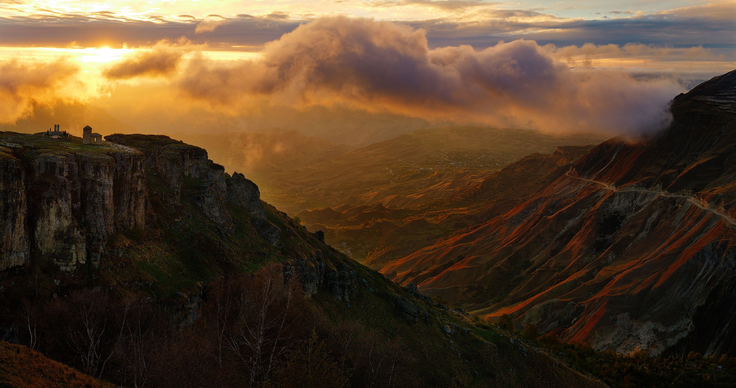 Фотографии для интерьера. Oleg Samoilov is a documentary photographer for brands that value an honest story