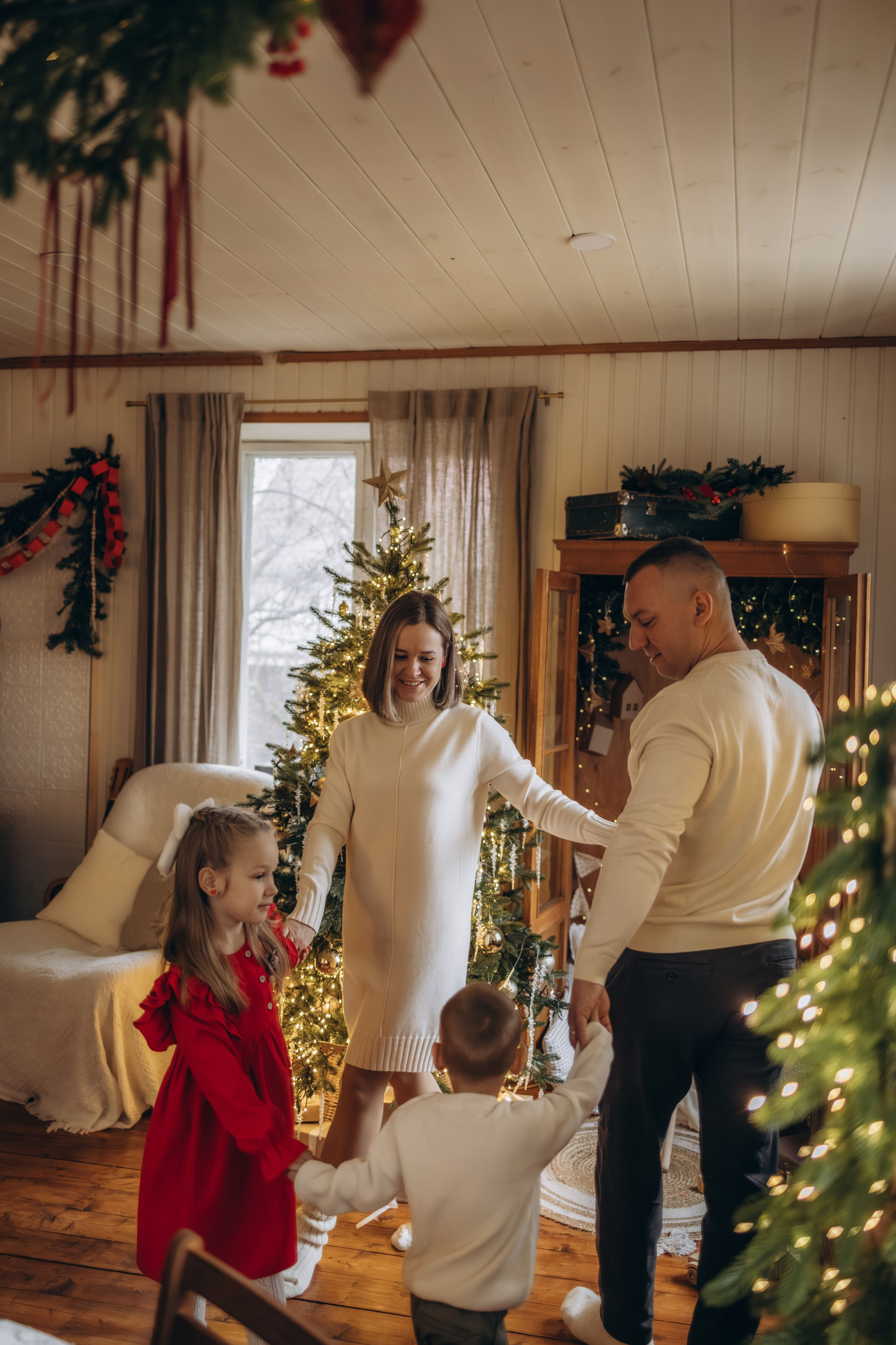 Семейная студийная фотосъемка (13.12.2025 г.)г. Малоярославец (Калужская обл.). Надежда Стар семейный и церковный фотограф в Жукове и Калужской области