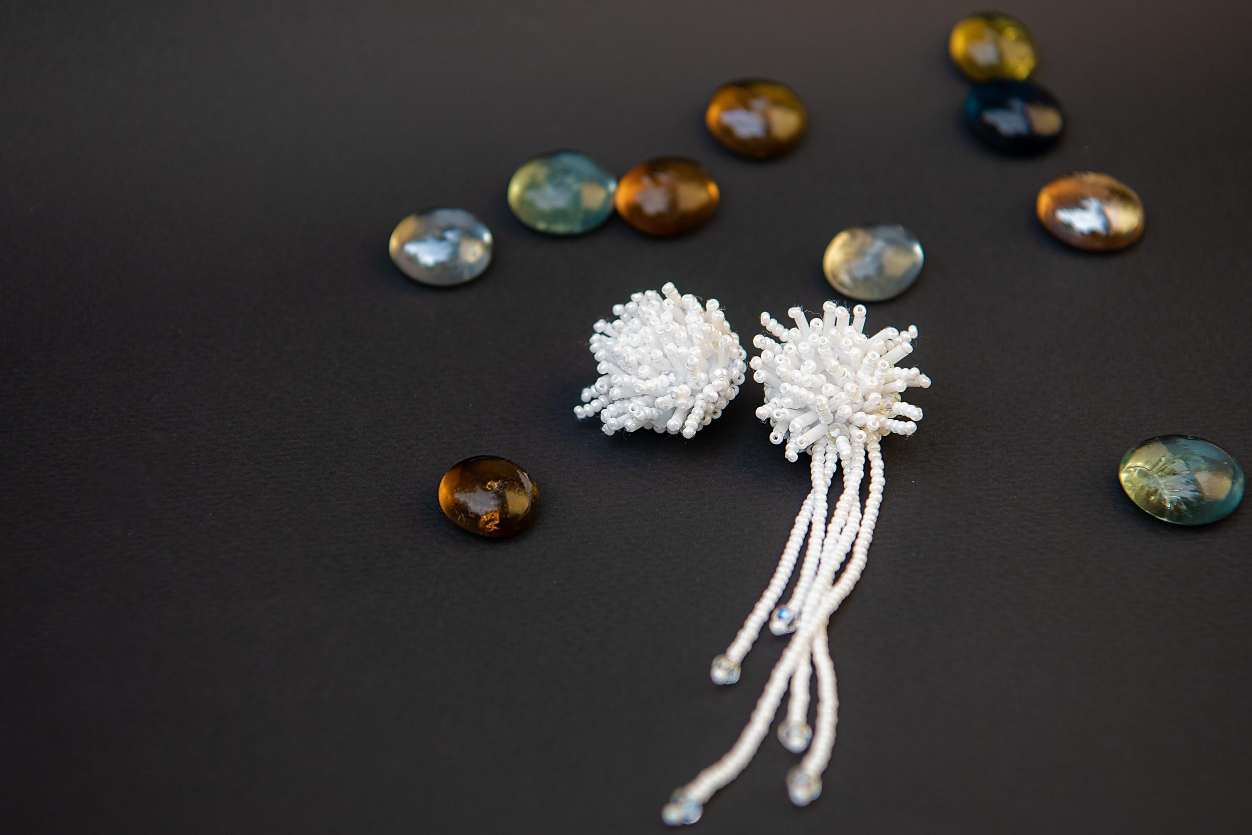 серьги ручной работы белые