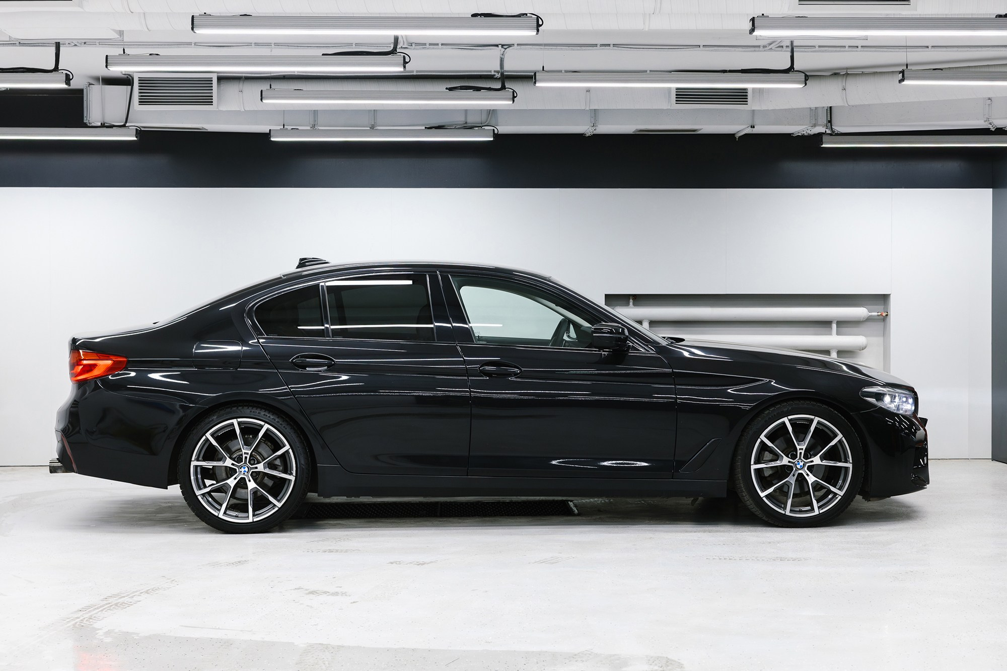 BMW 5 серия 2.0 AT, 2019, 220 000 км. Автосалон «Х-Авто»