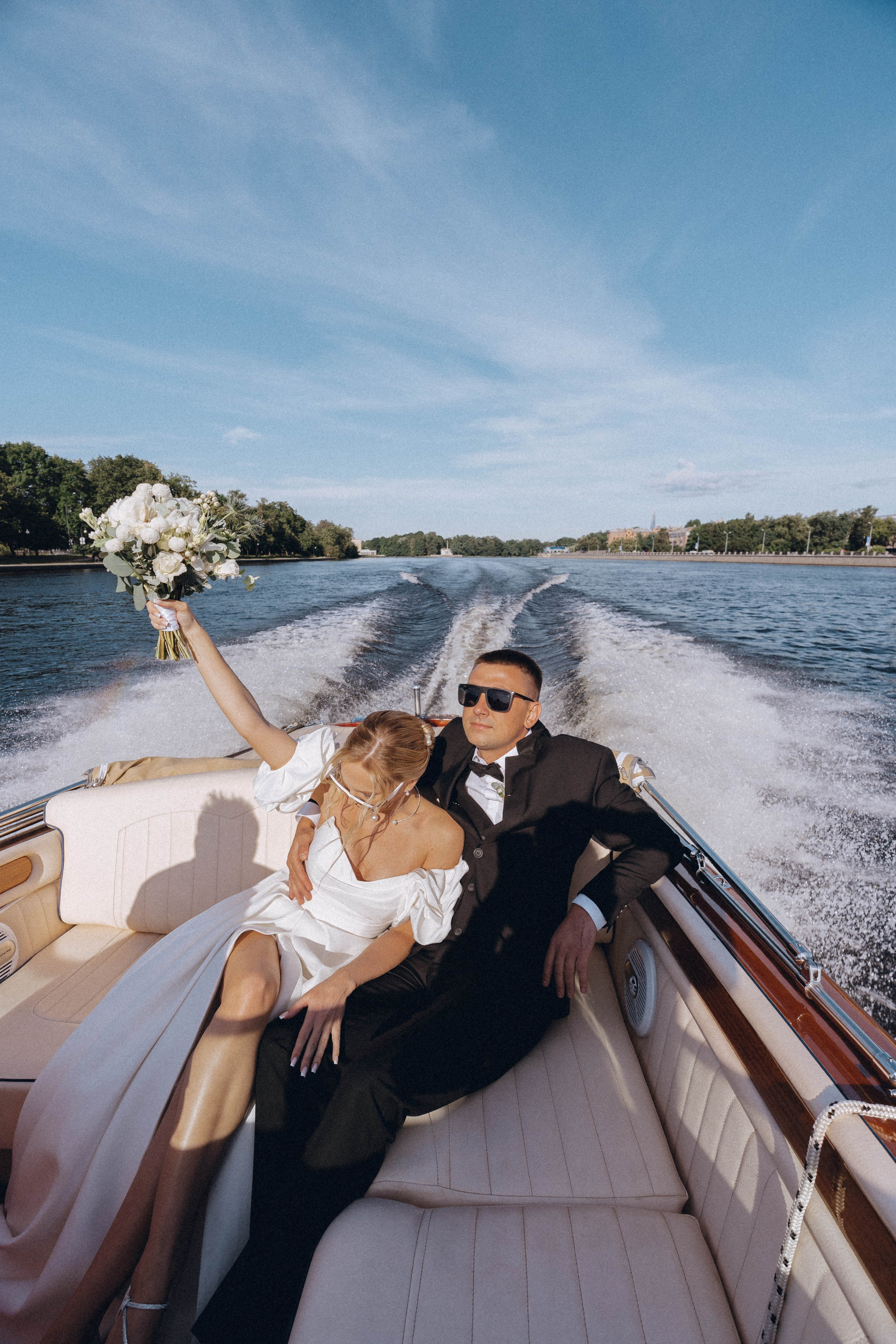 СВАДЕНБНАЯ СЬЕМКА НА КАТЕРЕ ПО КАНАЛАМ САНКТ-ПЕТЕРБУРГА И В АКВАТОРИИ НЕВЫ. Профессиональный фотограф, Санкт-Петербург — Виктория Богомолова