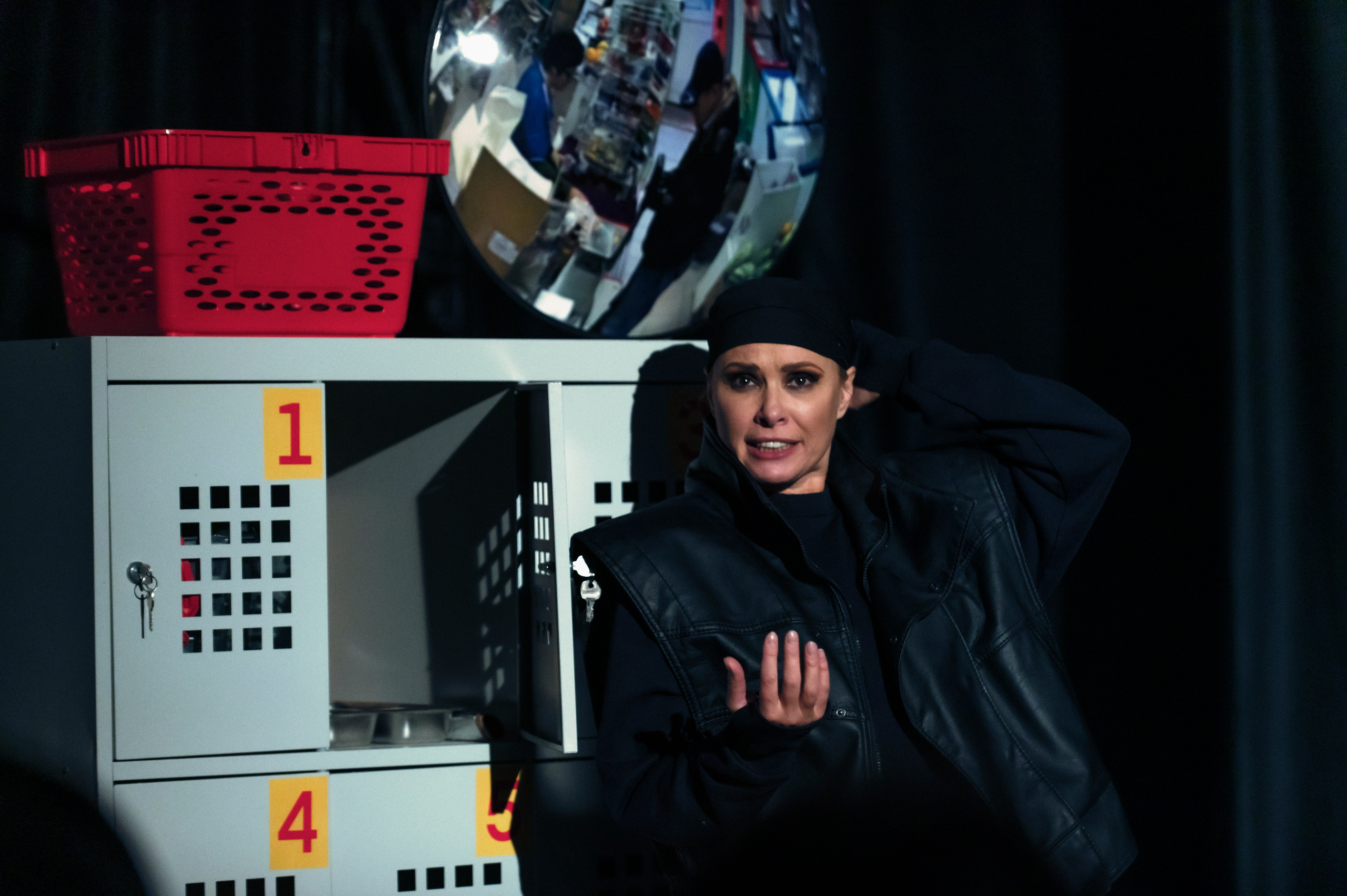 Спектакль "Магазин", Небольшой Драматический Театр /Санкт-Петербург/. Татьяна Колганова, Анна Шельяпкова, Михаил Тараканов