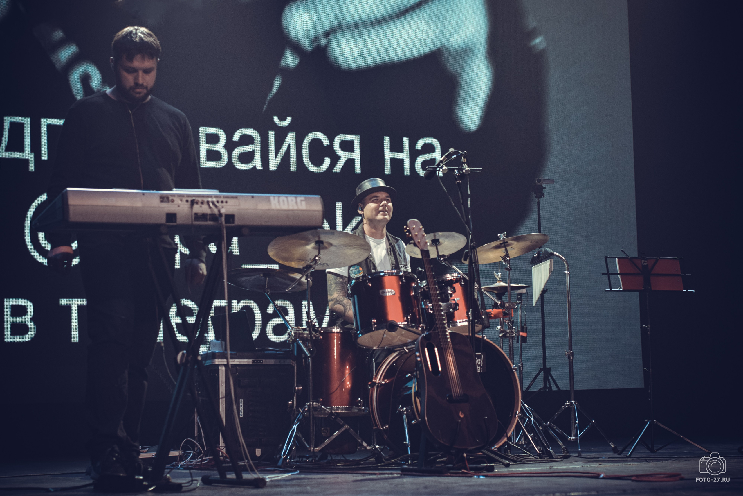 Антон Курдюмов фотограф в Хабаровске Рина Курдюмова фото27 foto27 Антон Дорофеев репортажный репортаж документалист Тони и Рина фотосоздатели ПаПаРоК Философия и любовь сольный концерт ОДОРА Хабаровск