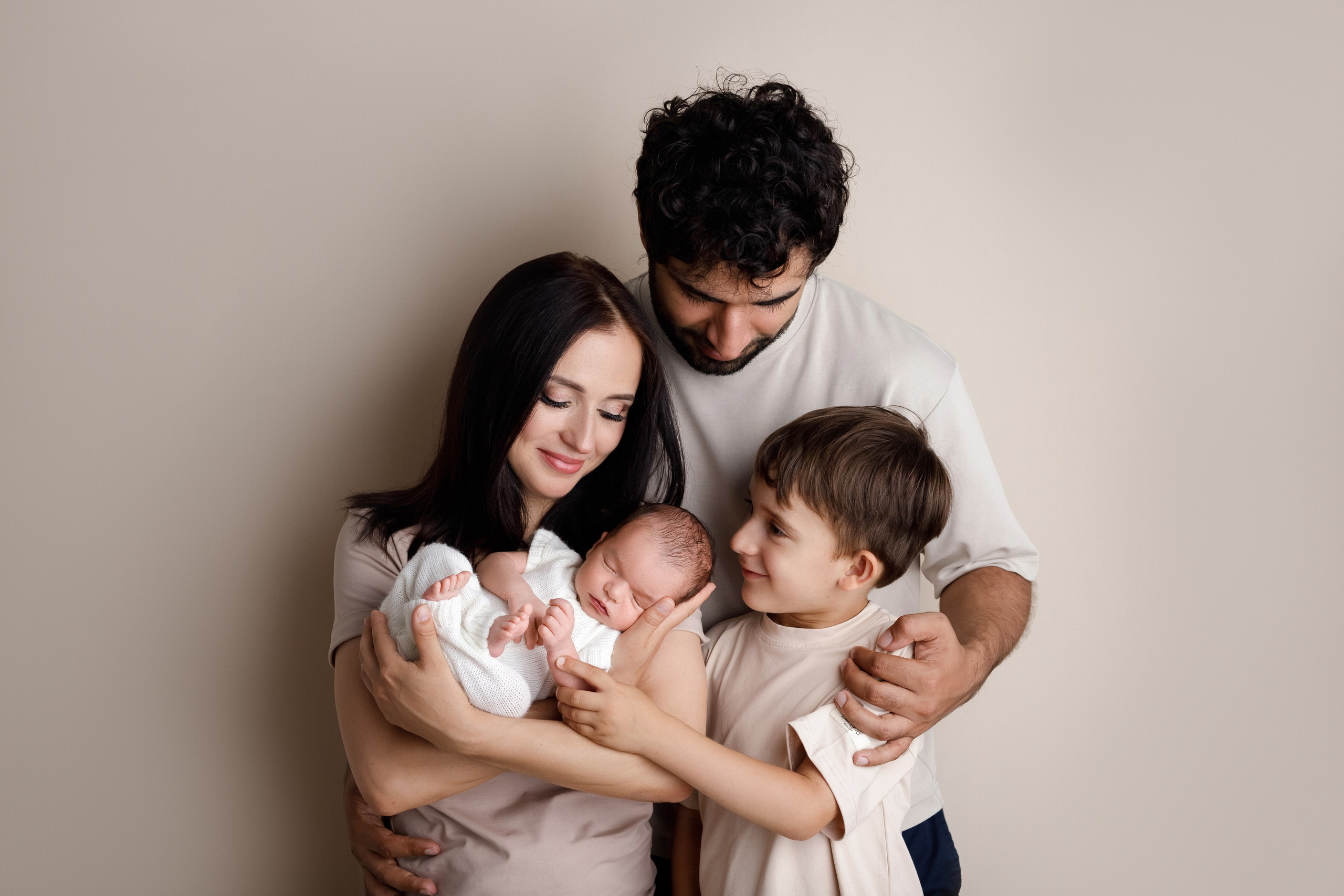 Семейные кадры newborn. Фотограф новорожденных в Ярославле Ольга Зимина